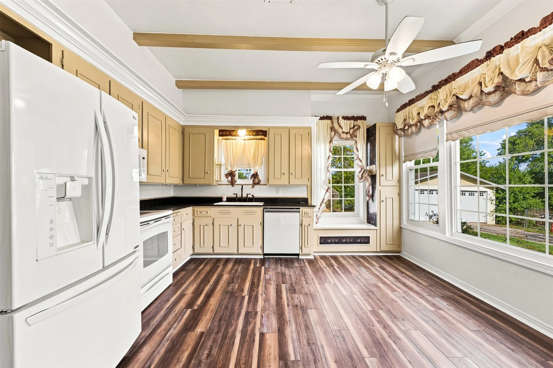 Single Family Residence For Sale in Mc Lennan County , 2967 S Old Robinson Road, Robinson, Texas 76655, 3 Bedroom, 2 Bathroom, 2 Garage spaces, 1,857 Sqft, built in 1929, mls#21368875, Real Estate Agent in Robinson, Homes For Sale in Mc Lennan county, Homes For Sale in Robinson, Realtor in Robinson Texas, Real Estate Brokerage Independent Realty Texas, Luminita Cordes Realtor