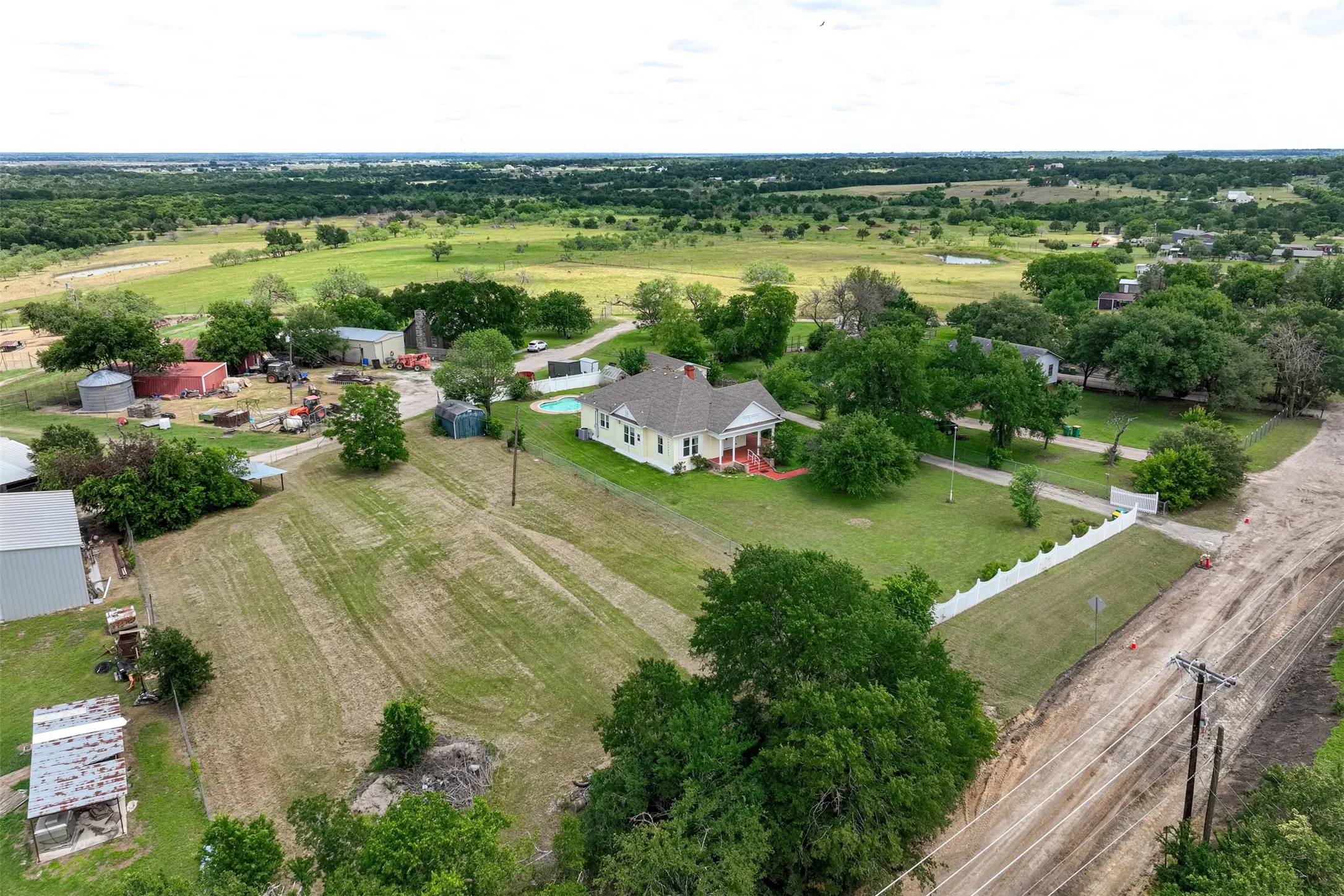 Single Family Residence For Sale in Mc Lennan County , 2967 S Old Robinson Road, Robinson, Texas 76655, 3 Bedroom, 2 Bathroom, 2 Garage spaces, 1,857 Sqft, built in 1929, mls#21368875, Real Estate Agent in Robinson, Homes For Sale in Mc Lennan county, Homes For Sale in Robinson, Realtor in Robinson Texas, Real Estate Brokerage Independent Realty Texas, Luminita Cordes Realtor