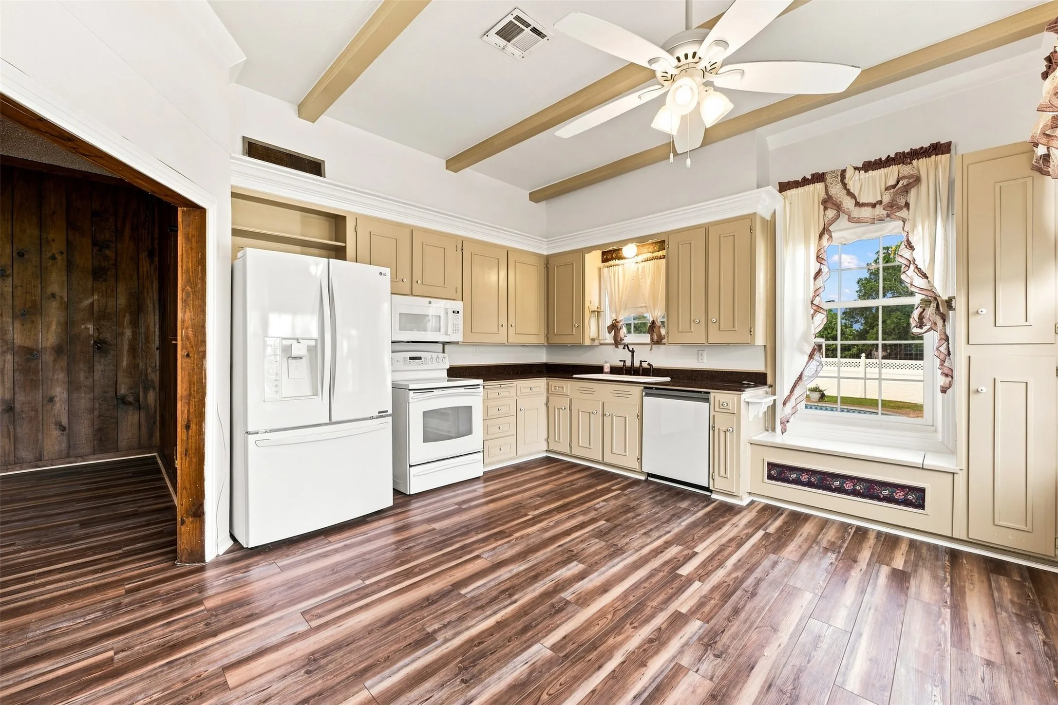 Single Family Residence For Sale in Mc Lennan County , 2967 S Old Robinson Road, Robinson, Texas 76655, 3 Bedroom, 2 Bathroom, 2 Garage spaces, 1,857 Sqft, built in 1929, mls#21368875, Real Estate Agent in Robinson, Homes For Sale in Mc Lennan county, Homes For Sale in Robinson, Realtor in Robinson Texas, Real Estate Brokerage Independent Realty Texas, Luminita Cordes Realtor