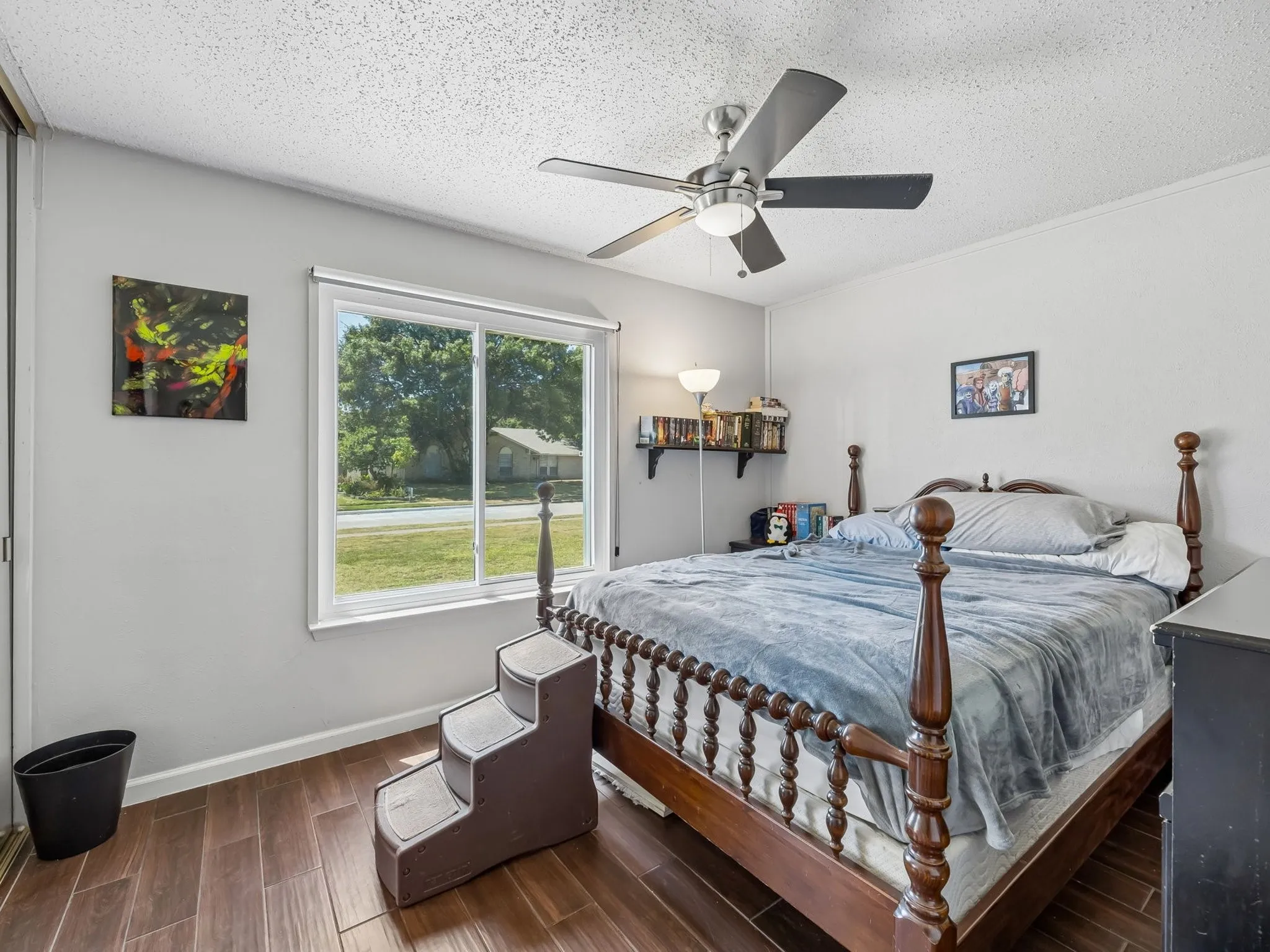 Big windows in both of the secondary bedrooms