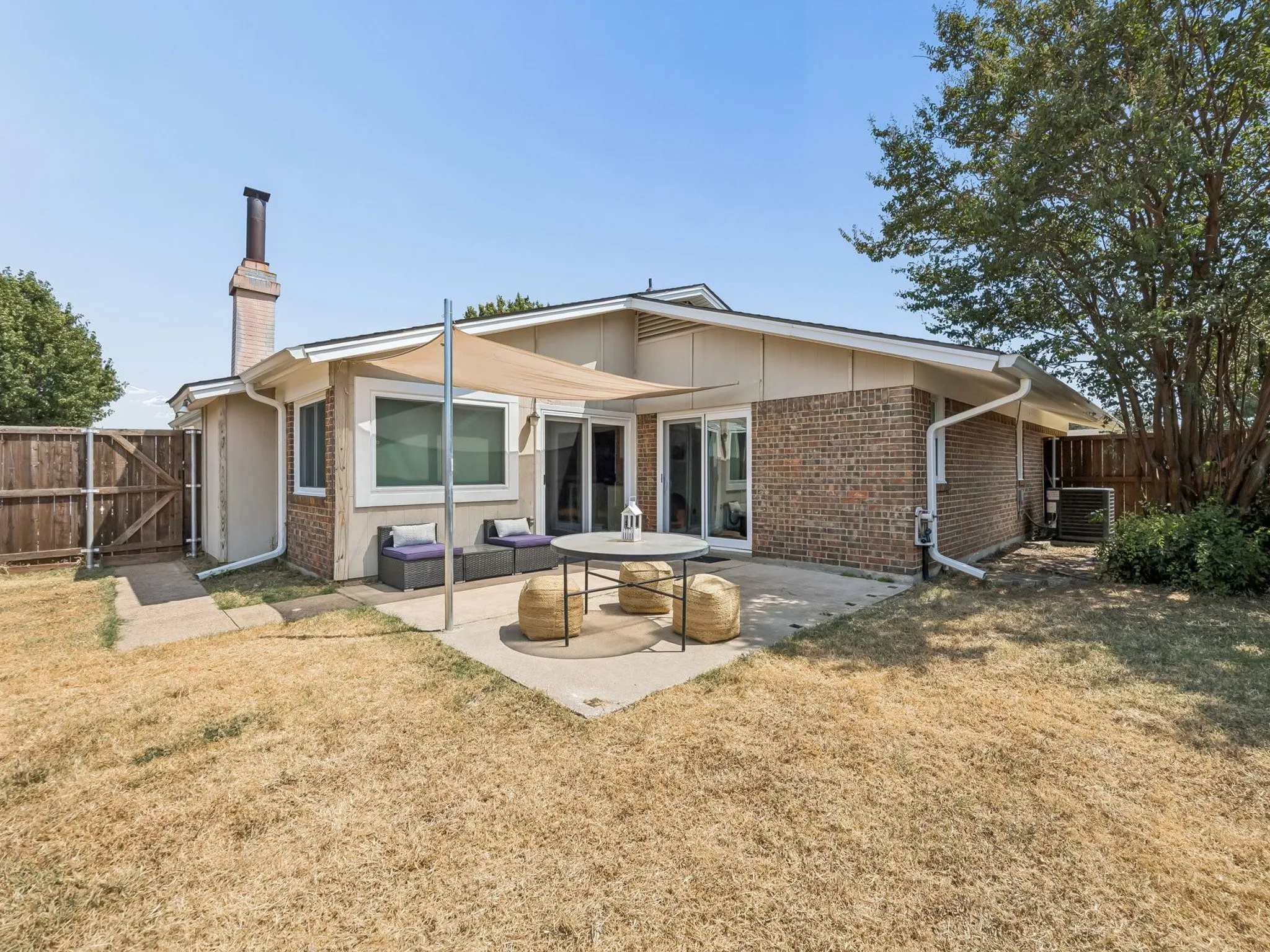 Single Family Residence For Sale in Dallas County , 1809 Windsong Trail, Richardson, Texas 75081, 3 Bedroom, 2 Bathroom, 2 Garage spaces, 1,552 Sqft, built in 1972, mls#21367195, Real Estate Agent in Richardson, Homes For Sale in Dallas county, Homes For Sale in Richardson, Realtor in Richardson Texas, Real Estate Brokerage Independent Realty Texas, Luminita Cordes Realtor