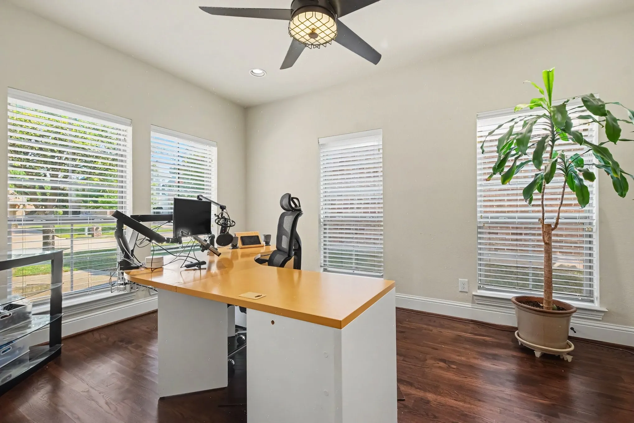 Single Family Residence For Sale in Collin County , 1513 Snowberry Drive, Allen, Texas 75013, 4 Bedroom, 3 Bathroom, 2 Garage spaces, 3,559 Sqft, built in 2012, mls#21368744, Real Estate Agent in Allen, Homes For Sale in Collin county, Homes For Sale in Allen, Realtor in Allen Texas, Real Estate Brokerage Independent Realty Texas, Luminita Cordes Realtor