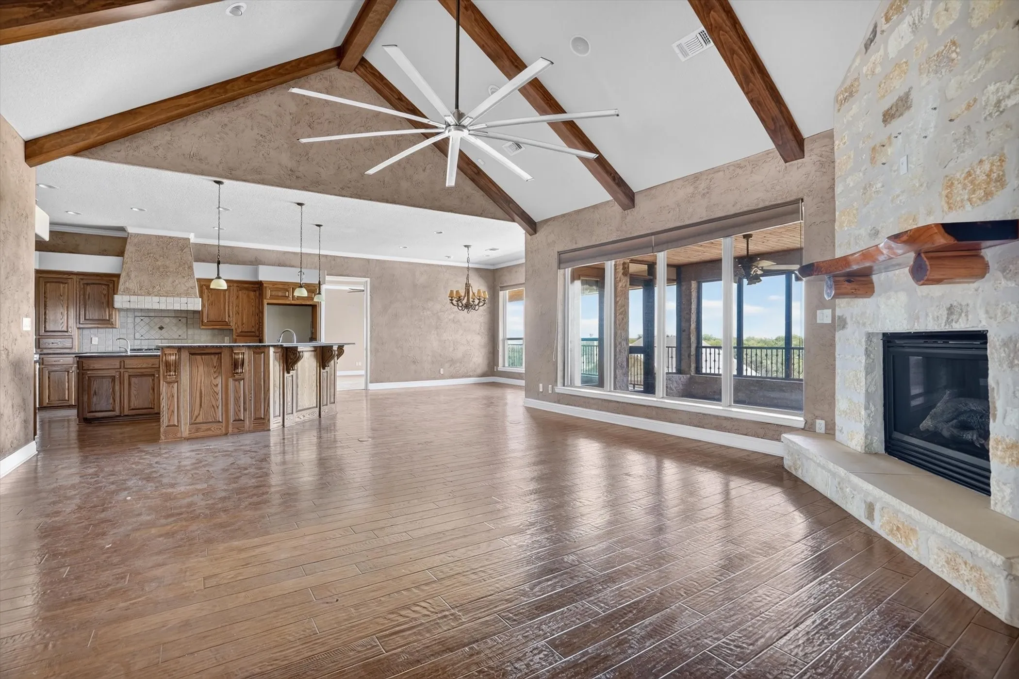 Single Family Residence For Sale in Johnson County , 6305 CARNEGIE Court, Cleburne, Texas 76033, 4 Bedroom, 4 Bathroom, 3 Garage spaces, 6,173 Sqft, built in 2007, mls#21368810, Real Estate Agent in Cleburne, Homes For Sale in Johnson county, Homes For Sale in Cleburne, Realtor in Cleburne Texas, Real Estate Brokerage Independent Realty Texas, Luminita Cordes Realtor