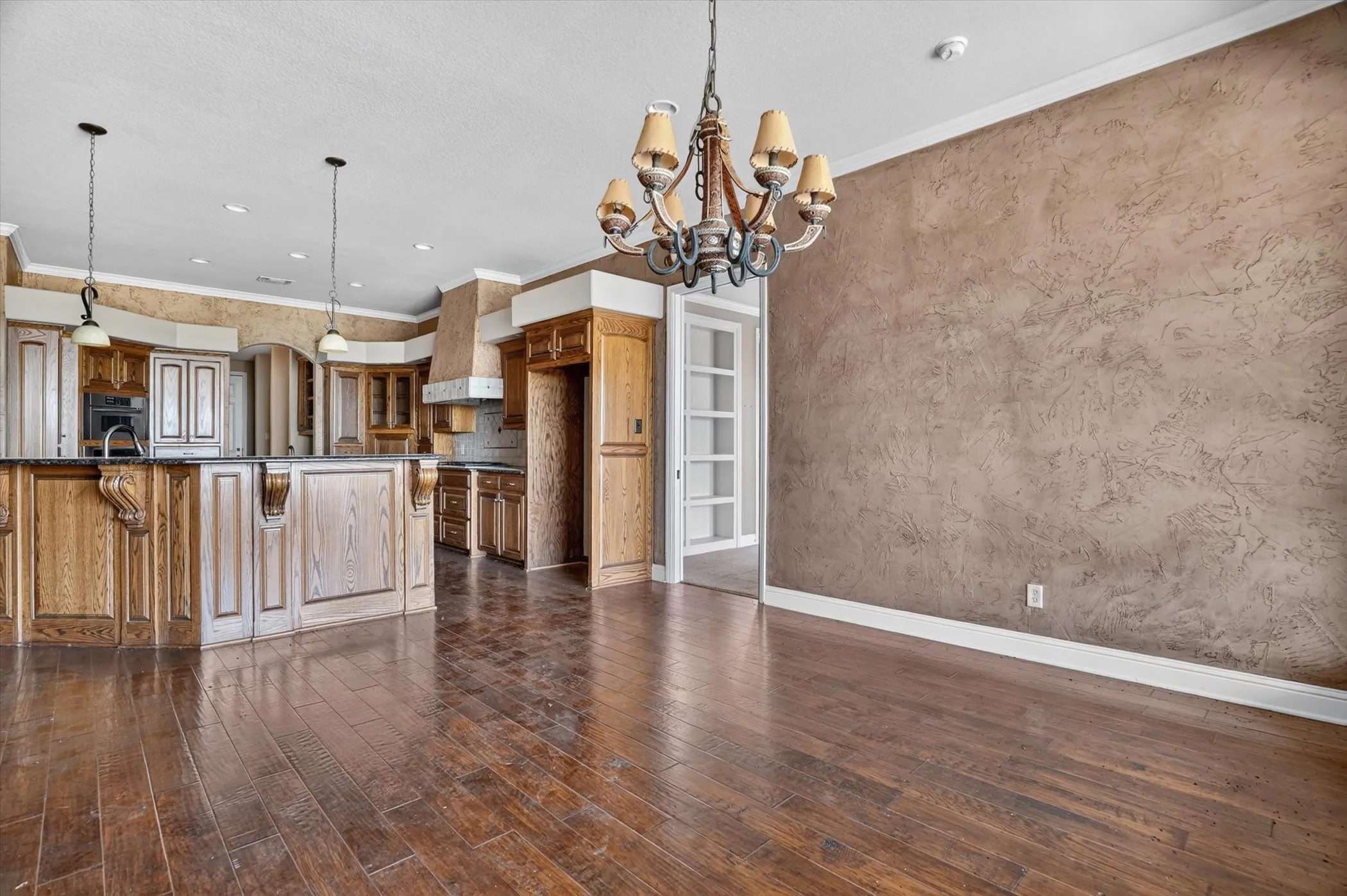 Single Family Residence For Sale in Johnson County , 6305 CARNEGIE Court, Cleburne, Texas 76033, 4 Bedroom, 4 Bathroom, 3 Garage spaces, 6,173 Sqft, built in 2007, mls#21368810, Real Estate Agent in Cleburne, Homes For Sale in Johnson county, Homes For Sale in Cleburne, Realtor in Cleburne Texas, Real Estate Brokerage Independent Realty Texas, Luminita Cordes Realtor