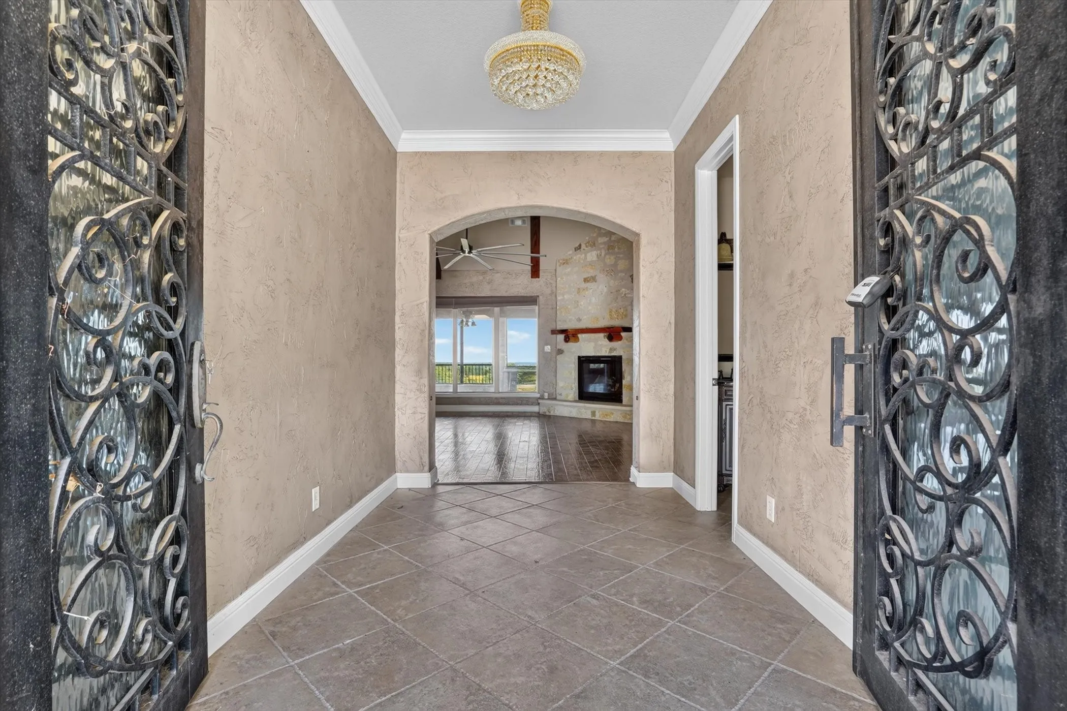 Single Family Residence For Sale in Johnson County , 6305 CARNEGIE Court, Cleburne, Texas 76033, 4 Bedroom, 4 Bathroom, 3 Garage spaces, 6,173 Sqft, built in 2007, mls#21368810, Real Estate Agent in Cleburne, Homes For Sale in Johnson county, Homes For Sale in Cleburne, Realtor in Cleburne Texas, Real Estate Brokerage Independent Realty Texas, Luminita Cordes Realtor