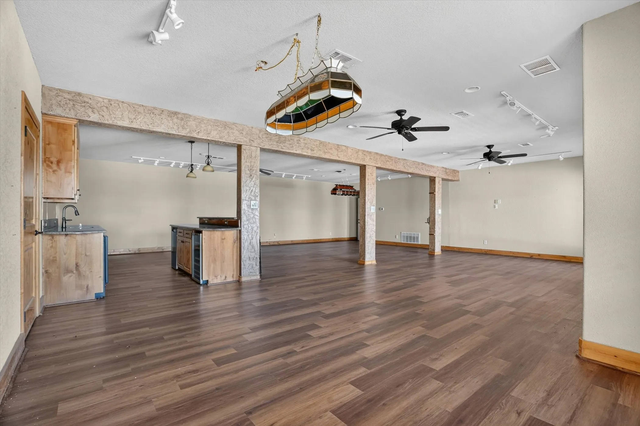 Single Family Residence For Sale in Johnson County , 6305 CARNEGIE Court, Cleburne, Texas 76033, 4 Bedroom, 4 Bathroom, 3 Garage spaces, 6,173 Sqft, built in 2007, mls#21368810, Real Estate Agent in Cleburne, Homes For Sale in Johnson county, Homes For Sale in Cleburne, Realtor in Cleburne Texas, Real Estate Brokerage Independent Realty Texas, Luminita Cordes Realtor