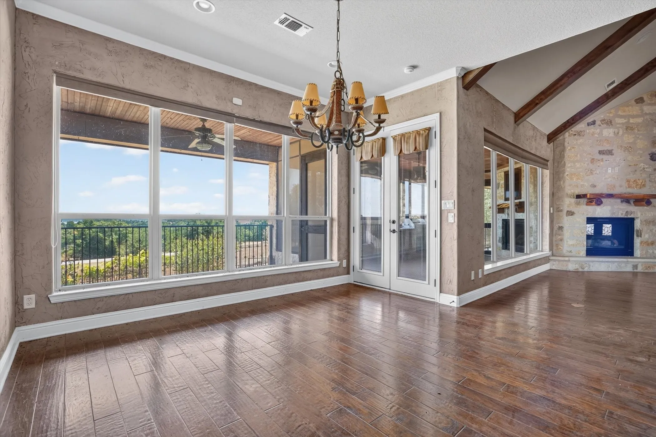 Single Family Residence For Sale in Johnson County , 6305 CARNEGIE Court, Cleburne, Texas 76033, 4 Bedroom, 4 Bathroom, 3 Garage spaces, 6,173 Sqft, built in 2007, mls#21368810, Real Estate Agent in Cleburne, Homes For Sale in Johnson county, Homes For Sale in Cleburne, Realtor in Cleburne Texas, Real Estate Brokerage Independent Realty Texas, Luminita Cordes Realtor