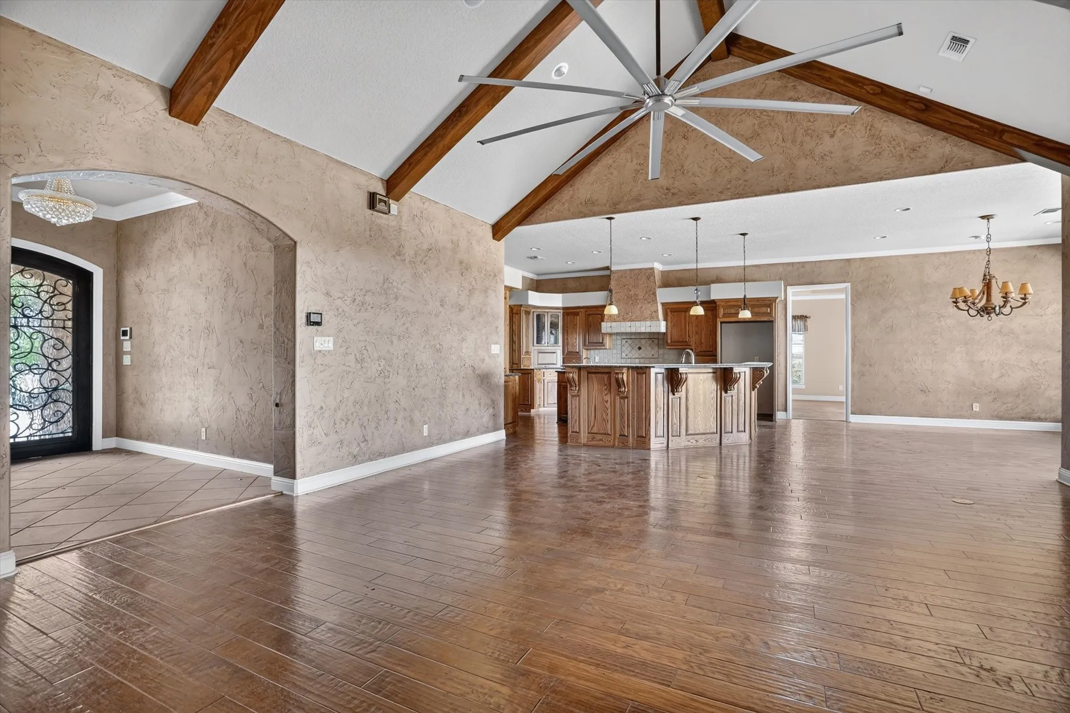 Single Family Residence For Sale in Johnson County , 6305 CARNEGIE Court, Cleburne, Texas 76033, 4 Bedroom, 4 Bathroom, 3 Garage spaces, 6,173 Sqft, built in 2007, mls#21368810, Real Estate Agent in Cleburne, Homes For Sale in Johnson county, Homes For Sale in Cleburne, Realtor in Cleburne Texas, Real Estate Brokerage Independent Realty Texas, Luminita Cordes Realtor