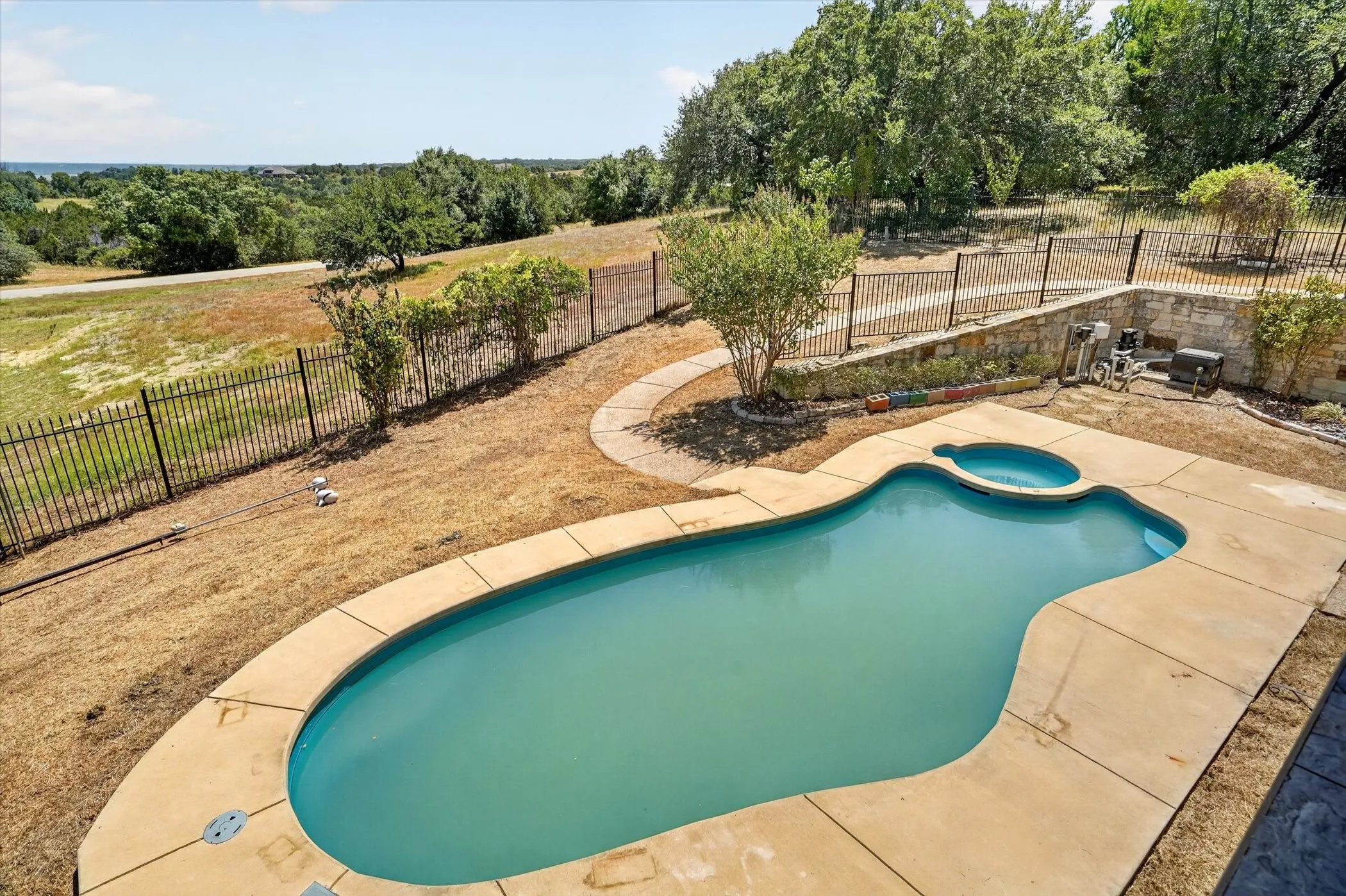 Single Family Residence For Sale in Johnson County , 6305 CARNEGIE Court, Cleburne, Texas 76033, 4 Bedroom, 4 Bathroom, 3 Garage spaces, 6,173 Sqft, built in 2007, mls#21368810, Real Estate Agent in Cleburne, Homes For Sale in Johnson county, Homes For Sale in Cleburne, Realtor in Cleburne Texas, Real Estate Brokerage Independent Realty Texas, Luminita Cordes Realtor