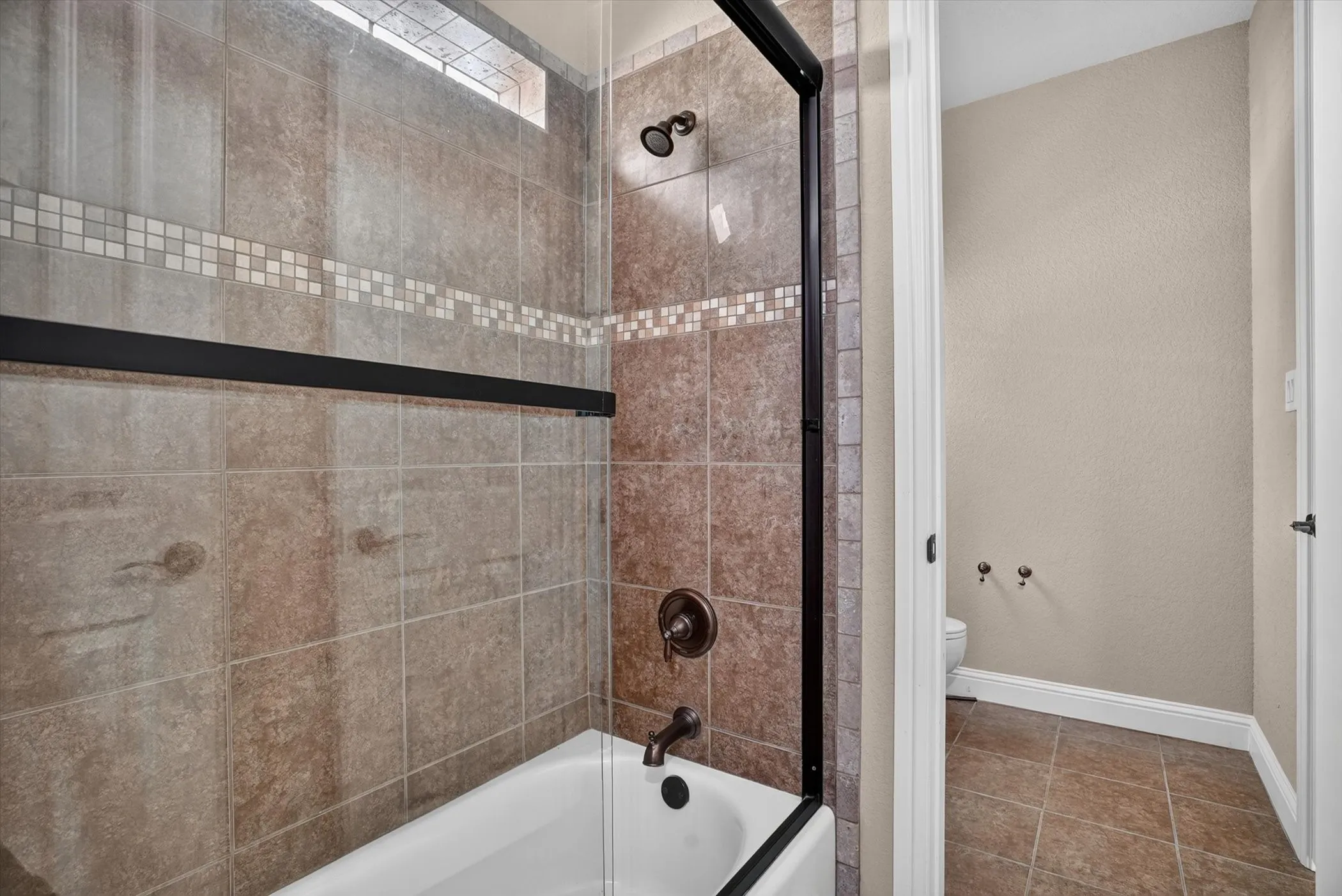 Single Family Residence For Sale in Johnson County , 6305 CARNEGIE Court, Cleburne, Texas 76033, 4 Bedroom, 4 Bathroom, 3 Garage spaces, 6,173 Sqft, built in 2007, mls#21368810, Real Estate Agent in Cleburne, Homes For Sale in Johnson county, Homes For Sale in Cleburne, Realtor in Cleburne Texas, Real Estate Brokerage Independent Realty Texas, Luminita Cordes Realtor