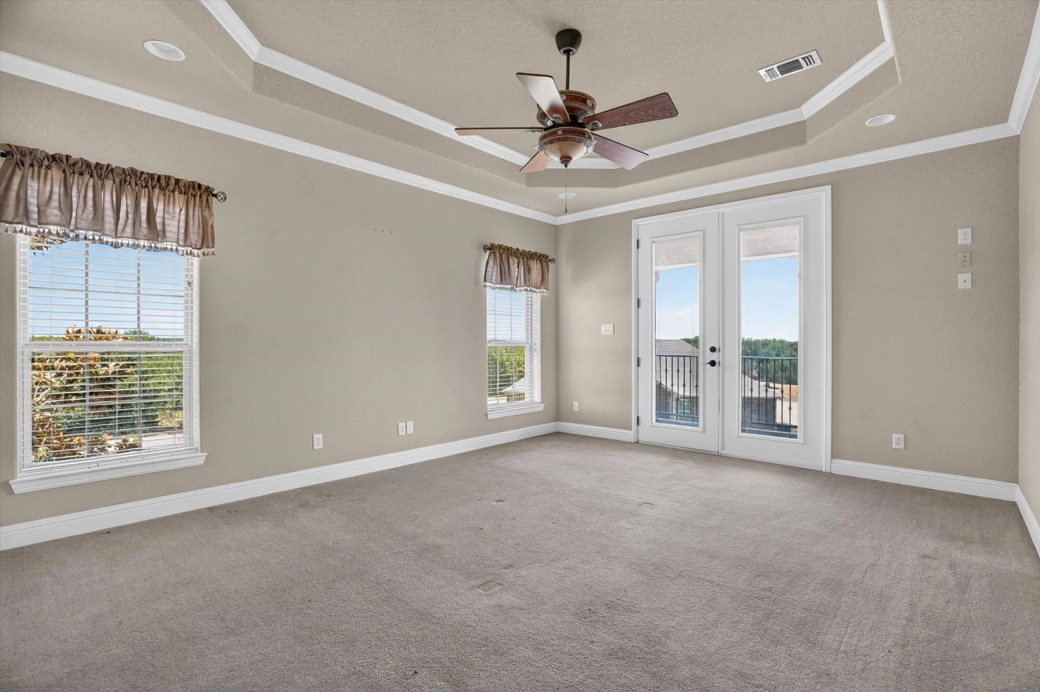 Single Family Residence For Sale in Johnson County , 6305 CARNEGIE Court, Cleburne, Texas 76033, 4 Bedroom, 4 Bathroom, 3 Garage spaces, 6,173 Sqft, built in 2007, mls#21368810, Real Estate Agent in Cleburne, Homes For Sale in Johnson county, Homes For Sale in Cleburne, Realtor in Cleburne Texas, Real Estate Brokerage Independent Realty Texas, Luminita Cordes Realtor