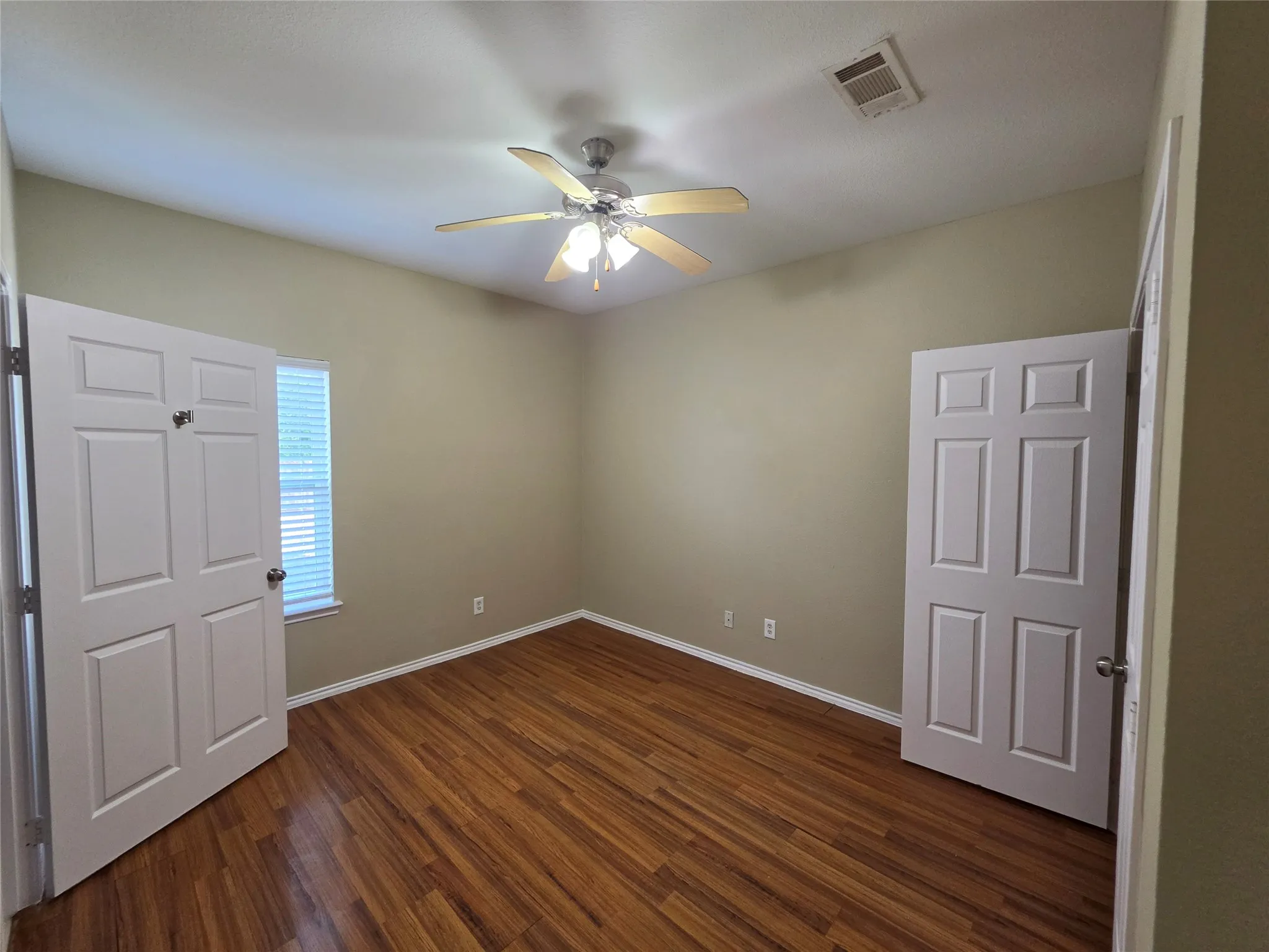 Duplex For Rent in Dallas County , 911 Lake Drive, Grand Prairie, Texas 75051, 3 Bedroom, 2 Bathroom, 1 Garage spaces, 1,276 Sqft, built in 2003, mls#21368893, Real Estate Agent in Grand Prairie, Homes For Rent in Dallas county, Homes For Rent in Grand Prairie, Realtor in Grand Prairie Texas, Real Estate Brokerage Independent Realty Texas, Luminita Cordes Realtor