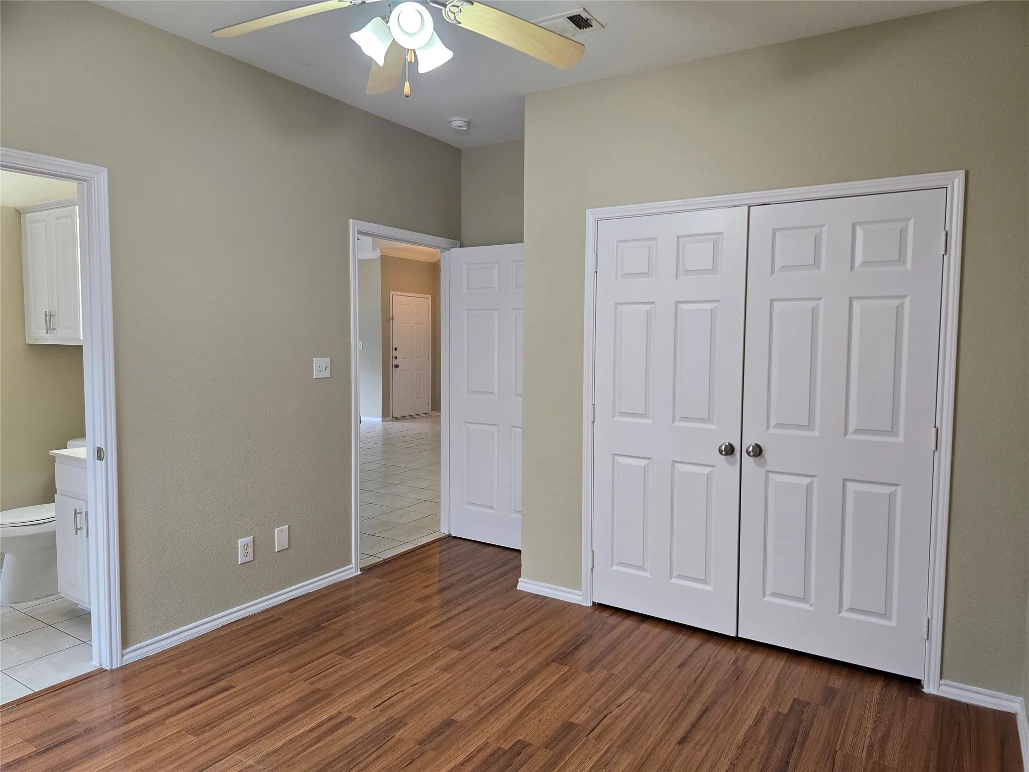 Duplex For Rent in Dallas County , 911 Lake Drive, Grand Prairie, Texas 75051, 3 Bedroom, 2 Bathroom, 1 Garage spaces, 1,276 Sqft, built in 2003, mls#21368893, Real Estate Agent in Grand Prairie, Homes For Rent in Dallas county, Homes For Rent in Grand Prairie, Realtor in Grand Prairie Texas, Real Estate Brokerage Independent Realty Texas, Luminita Cordes Realtor