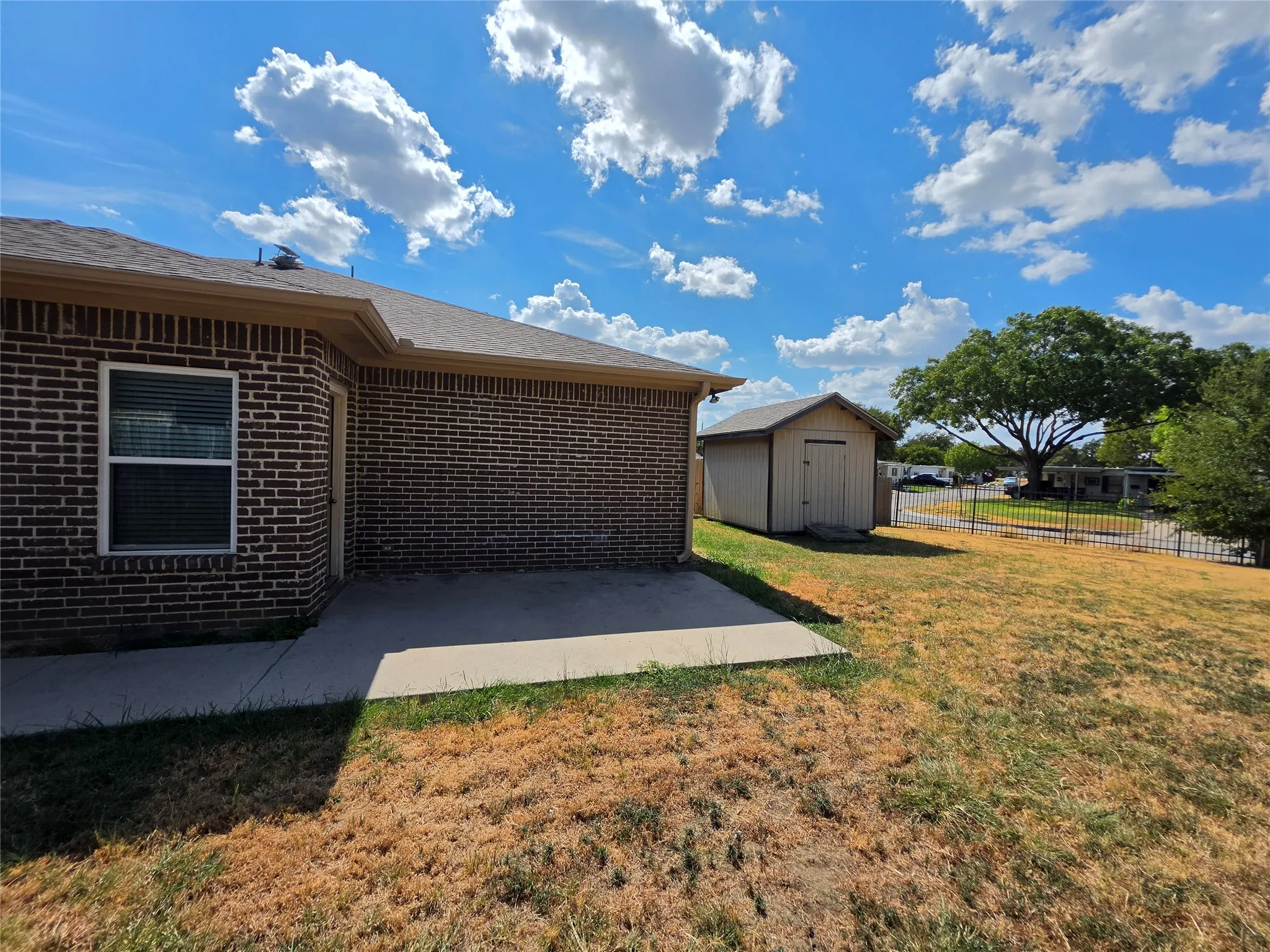 Duplex For Rent in Dallas County , 911 Lake Drive, Grand Prairie, Texas 75051, 3 Bedroom, 2 Bathroom, 1 Garage spaces, 1,276 Sqft, built in 2003, mls#21368893, Real Estate Agent in Grand Prairie, Homes For Rent in Dallas county, Homes For Rent in Grand Prairie, Realtor in Grand Prairie Texas, Real Estate Brokerage Independent Realty Texas, Luminita Cordes Realtor