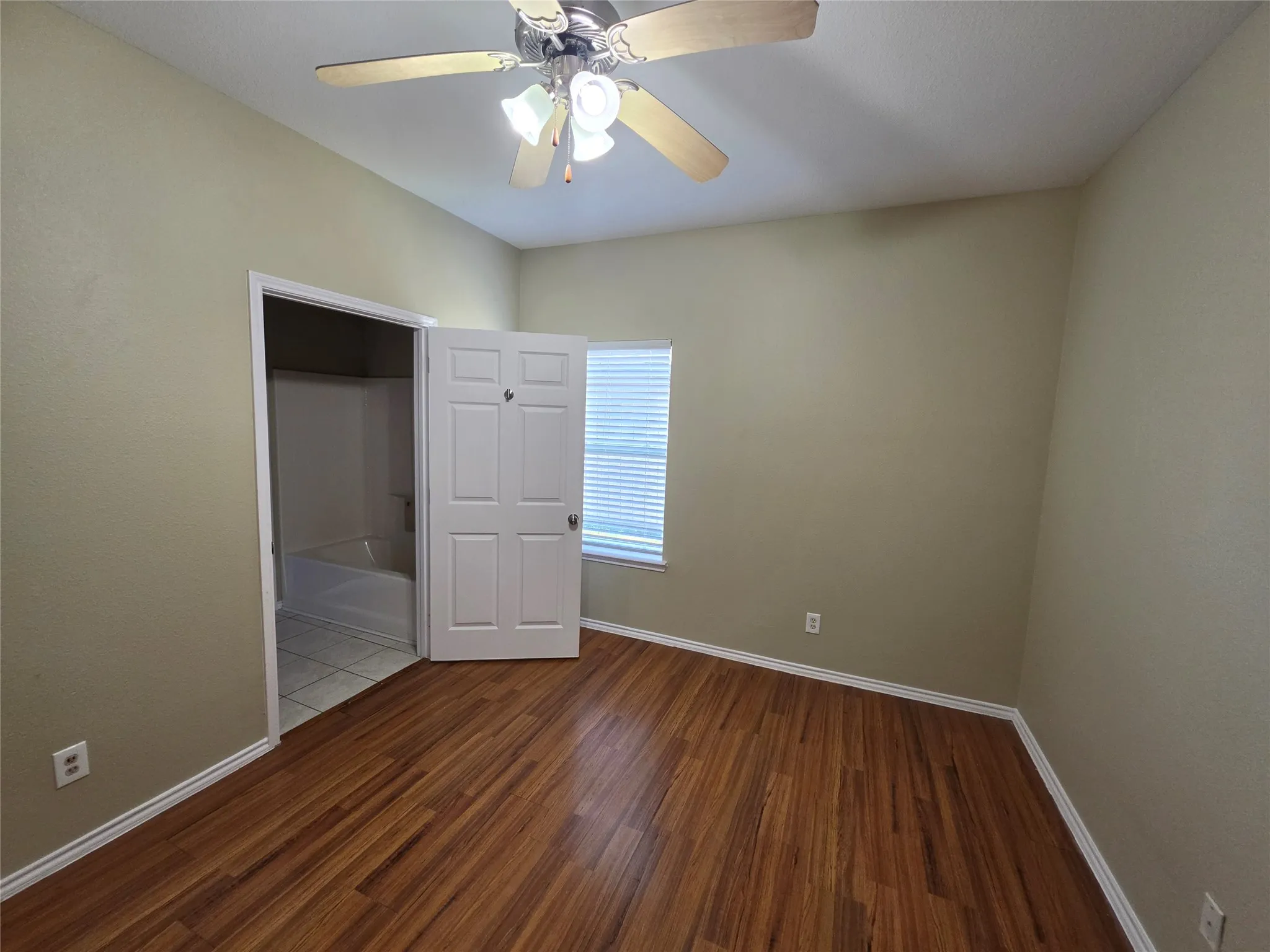 Duplex For Rent in Dallas County , 911 Lake Drive, Grand Prairie, Texas 75051, 3 Bedroom, 2 Bathroom, 1 Garage spaces, 1,276 Sqft, built in 2003, mls#21368893, Real Estate Agent in Grand Prairie, Homes For Rent in Dallas county, Homes For Rent in Grand Prairie, Realtor in Grand Prairie Texas, Real Estate Brokerage Independent Realty Texas, Luminita Cordes Realtor
