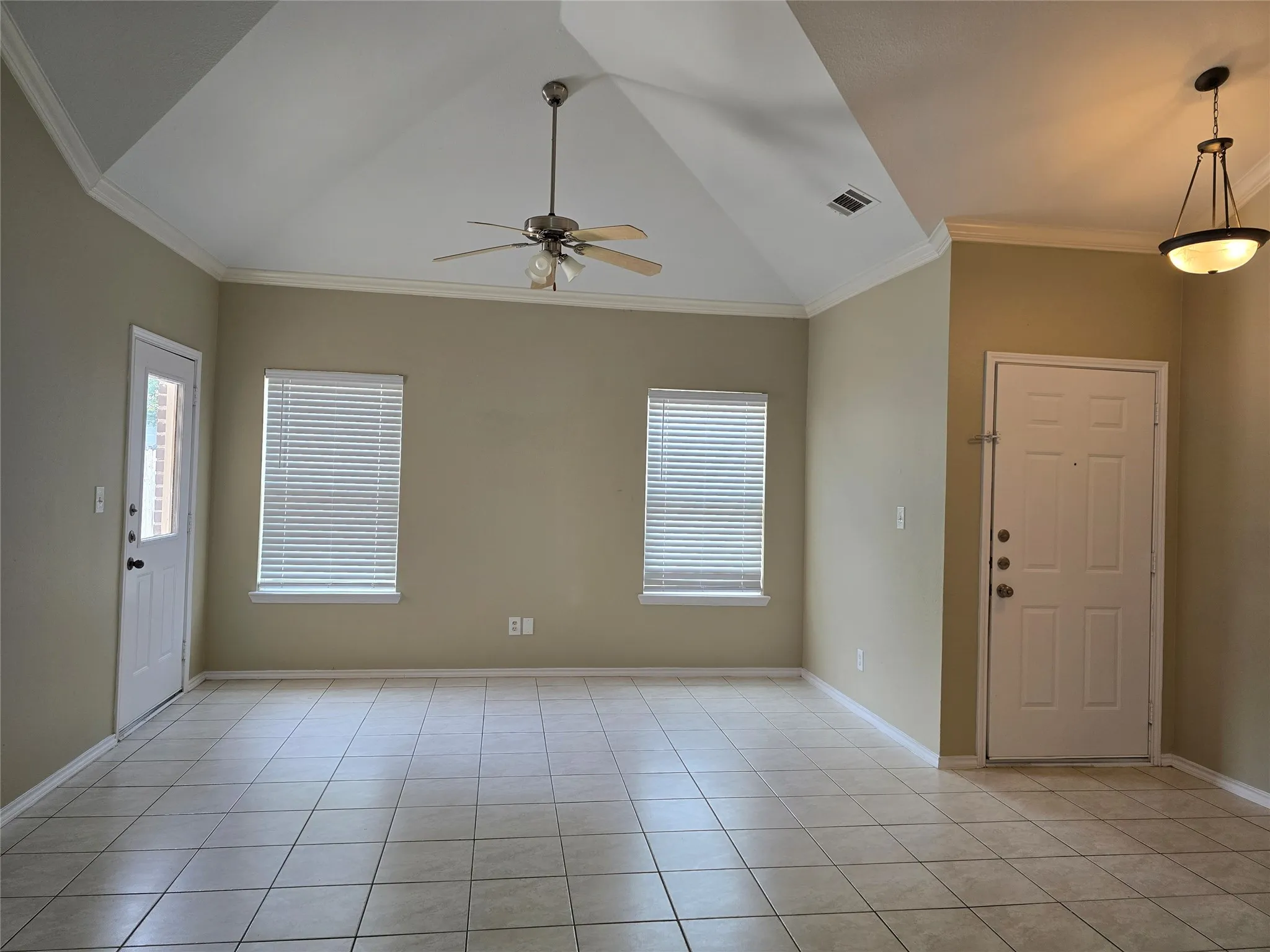 Duplex For Rent in Dallas County , 911 Lake Drive, Grand Prairie, Texas 75051, 3 Bedroom, 2 Bathroom, 1 Garage spaces, 1,276 Sqft, built in 2003, mls#21368893, Real Estate Agent in Grand Prairie, Homes For Rent in Dallas county, Homes For Rent in Grand Prairie, Realtor in Grand Prairie Texas, Real Estate Brokerage Independent Realty Texas, Luminita Cordes Realtor