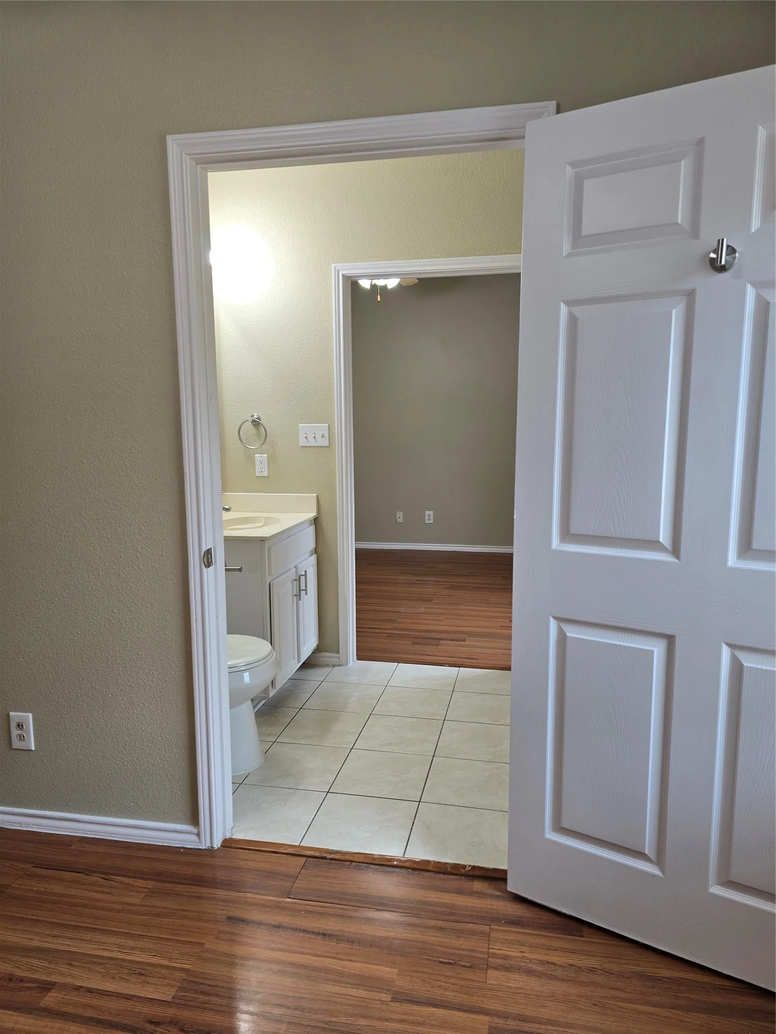 Duplex For Rent in Dallas County , 911 Lake Drive, Grand Prairie, Texas 75051, 3 Bedroom, 2 Bathroom, 1 Garage spaces, 1,276 Sqft, built in 2003, mls#21368893, Real Estate Agent in Grand Prairie, Homes For Rent in Dallas county, Homes For Rent in Grand Prairie, Realtor in Grand Prairie Texas, Real Estate Brokerage Independent Realty Texas, Luminita Cordes Realtor
