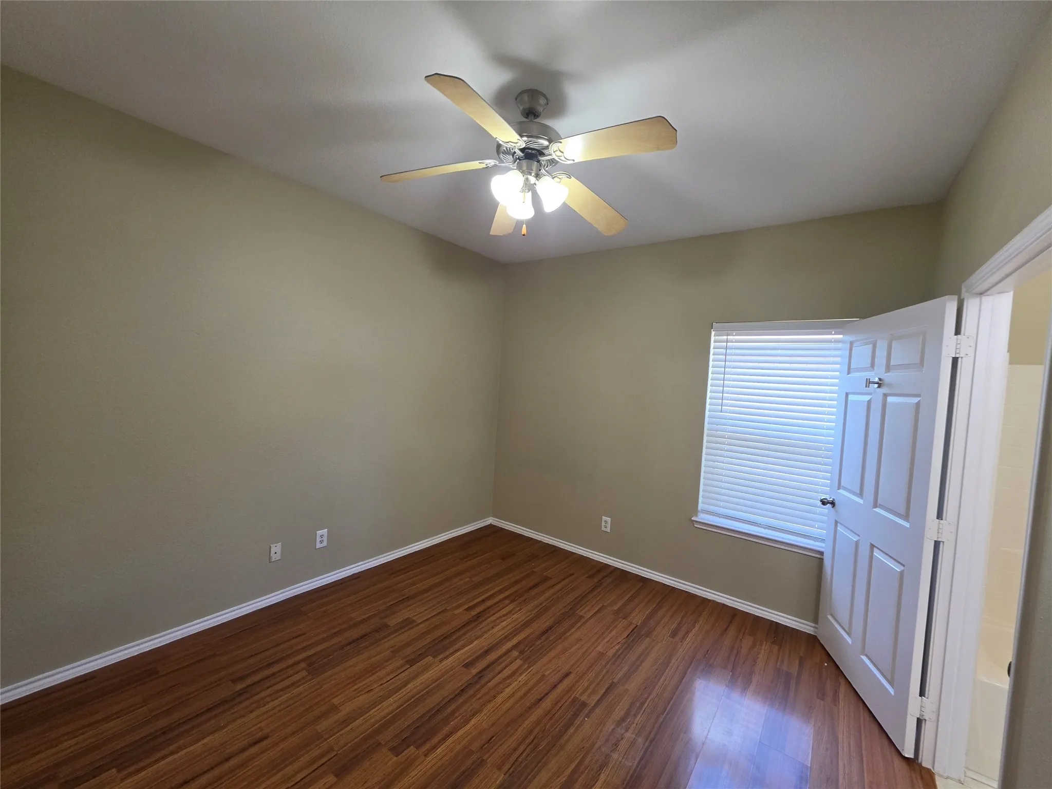 Duplex For Rent in Dallas County , 911 Lake Drive, Grand Prairie, Texas 75051, 3 Bedroom, 2 Bathroom, 1 Garage spaces, 1,276 Sqft, built in 2003, mls#21368893, Real Estate Agent in Grand Prairie, Homes For Rent in Dallas county, Homes For Rent in Grand Prairie, Realtor in Grand Prairie Texas, Real Estate Brokerage Independent Realty Texas, Luminita Cordes Realtor