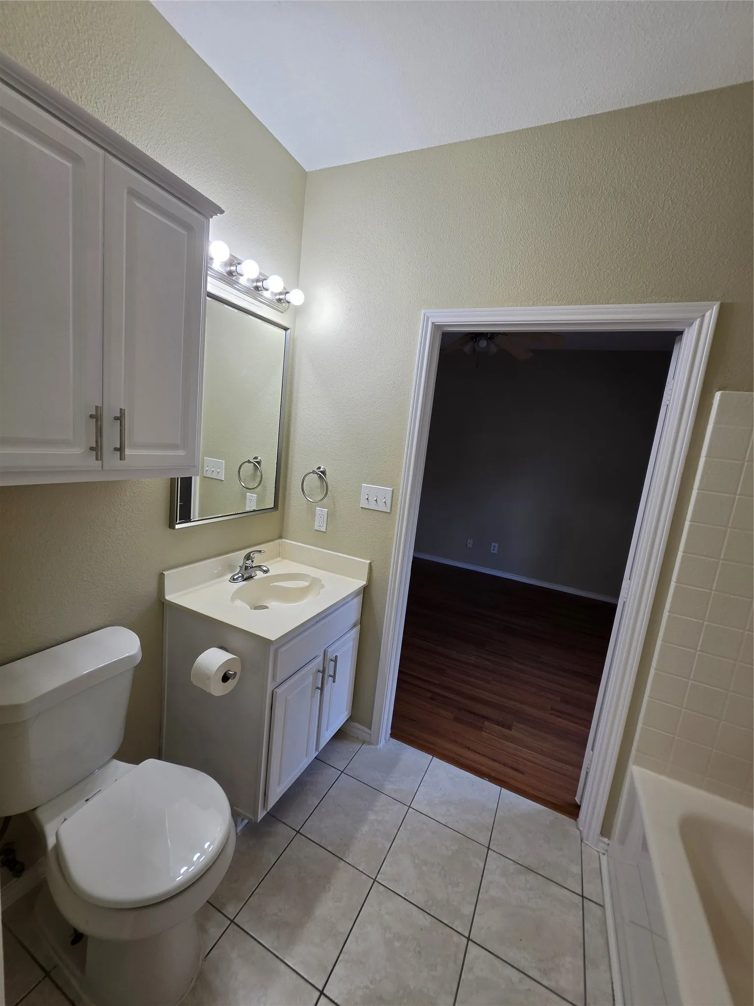 Duplex For Rent in Dallas County , 911 Lake Drive, Grand Prairie, Texas 75051, 3 Bedroom, 2 Bathroom, 1 Garage spaces, 1,276 Sqft, built in 2003, mls#21368893, Real Estate Agent in Grand Prairie, Homes For Rent in Dallas county, Homes For Rent in Grand Prairie, Realtor in Grand Prairie Texas, Real Estate Brokerage Independent Realty Texas, Luminita Cordes Realtor