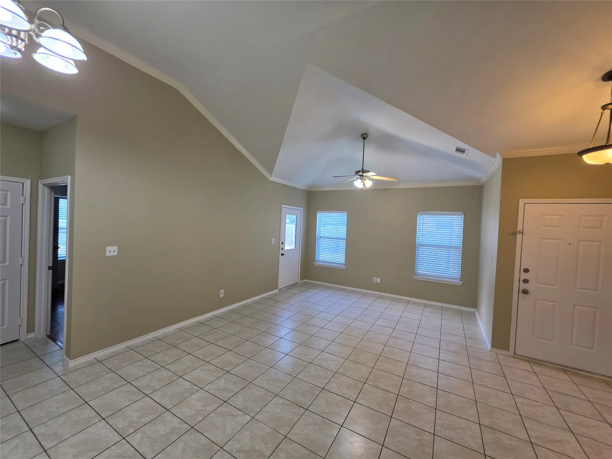 Duplex For Rent in Dallas County , 911 Lake Drive, Grand Prairie, Texas 75051, 3 Bedroom, 2 Bathroom, 1 Garage spaces, 1,276 Sqft, built in 2003, mls#21368893, Real Estate Agent in Grand Prairie, Homes For Rent in Dallas county, Homes For Rent in Grand Prairie, Realtor in Grand Prairie Texas, Real Estate Brokerage Independent Realty Texas, Luminita Cordes Realtor