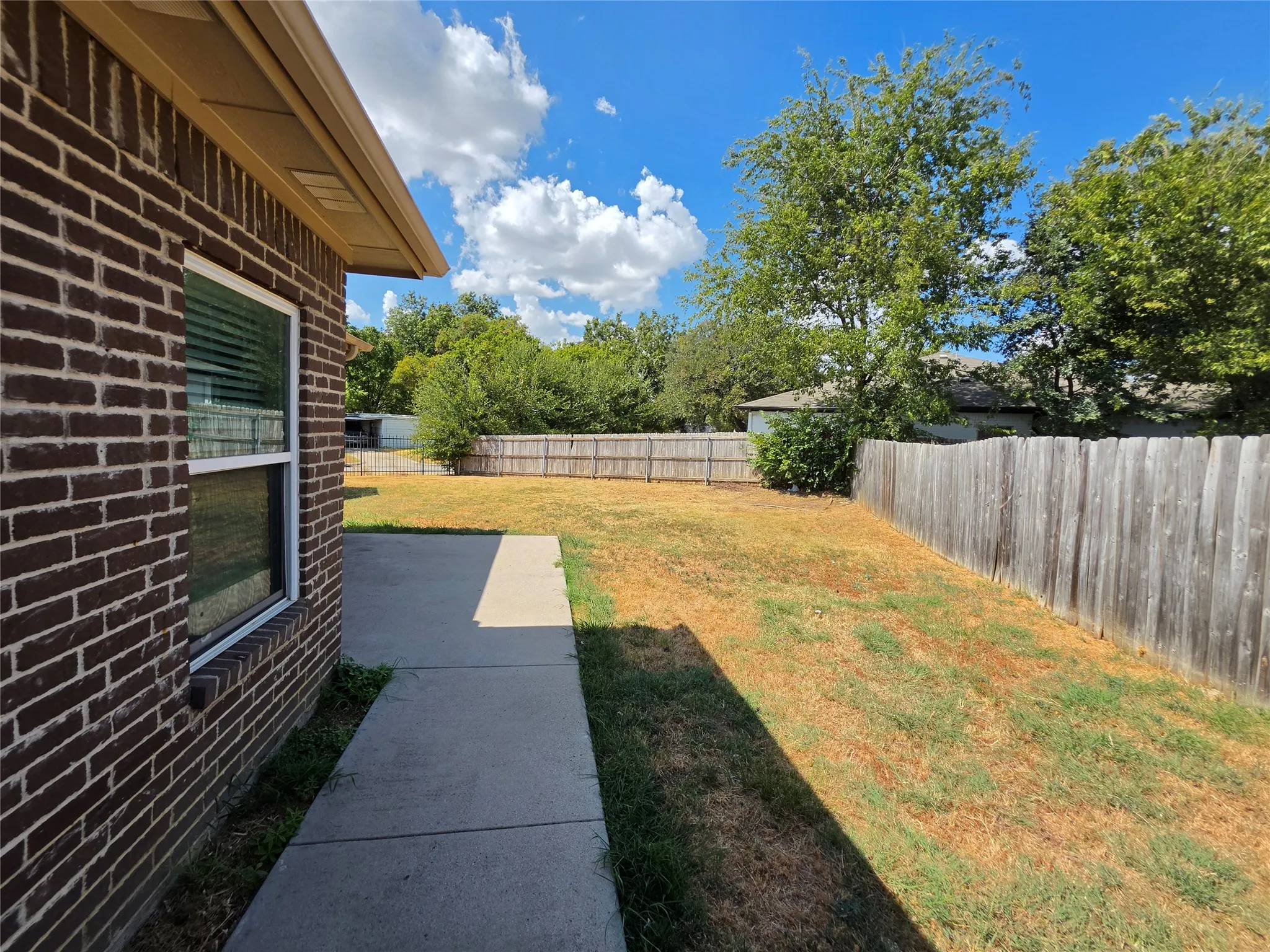 Duplex For Rent in Dallas County , 911 Lake Drive, Grand Prairie, Texas 75051, 3 Bedroom, 2 Bathroom, 1 Garage spaces, 1,276 Sqft, built in 2003, mls#21368893, Real Estate Agent in Grand Prairie, Homes For Rent in Dallas county, Homes For Rent in Grand Prairie, Realtor in Grand Prairie Texas, Real Estate Brokerage Independent Realty Texas, Luminita Cordes Realtor