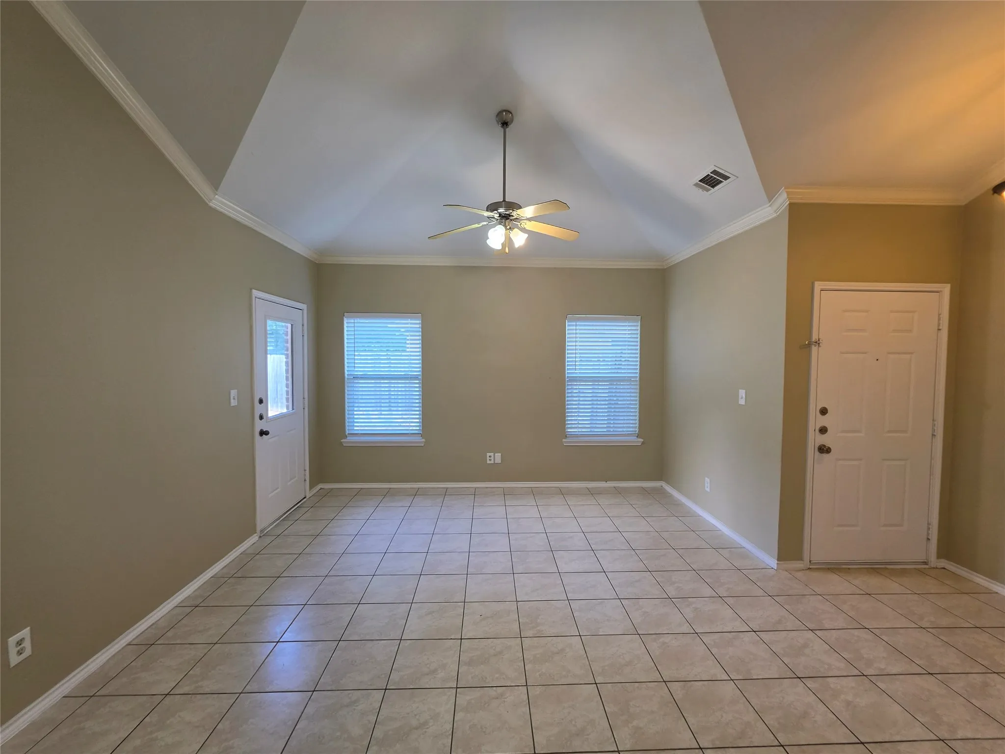 Duplex For Rent in Dallas County , 911 Lake Drive, Grand Prairie, Texas 75051, 3 Bedroom, 2 Bathroom, 1 Garage spaces, 1,276 Sqft, built in 2003, mls#21368893, Real Estate Agent in Grand Prairie, Homes For Rent in Dallas county, Homes For Rent in Grand Prairie, Realtor in Grand Prairie Texas, Real Estate Brokerage Independent Realty Texas, Luminita Cordes Realtor