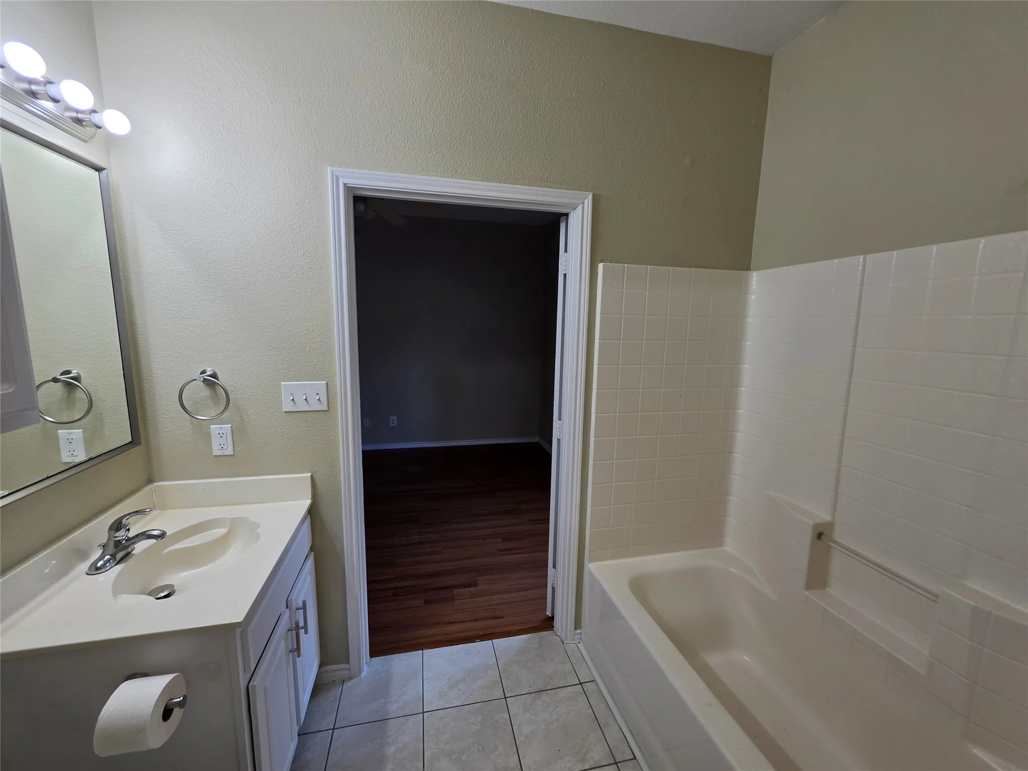 Duplex For Rent in Dallas County , 911 Lake Drive, Grand Prairie, Texas 75051, 3 Bedroom, 2 Bathroom, 1 Garage spaces, 1,276 Sqft, built in 2003, mls#21368893, Real Estate Agent in Grand Prairie, Homes For Rent in Dallas county, Homes For Rent in Grand Prairie, Realtor in Grand Prairie Texas, Real Estate Brokerage Independent Realty Texas, Luminita Cordes Realtor