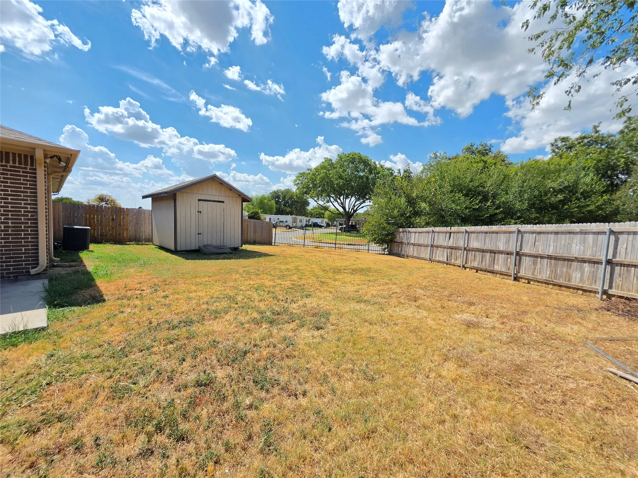 Duplex For Rent in Dallas County , 911 Lake Drive, Grand Prairie, Texas 75051, 3 Bedroom, 2 Bathroom, 1 Garage spaces, 1,276 Sqft, built in 2003, mls#21368893, Real Estate Agent in Grand Prairie, Homes For Rent in Dallas county, Homes For Rent in Grand Prairie, Realtor in Grand Prairie Texas, Real Estate Brokerage Independent Realty Texas, Luminita Cordes Realtor