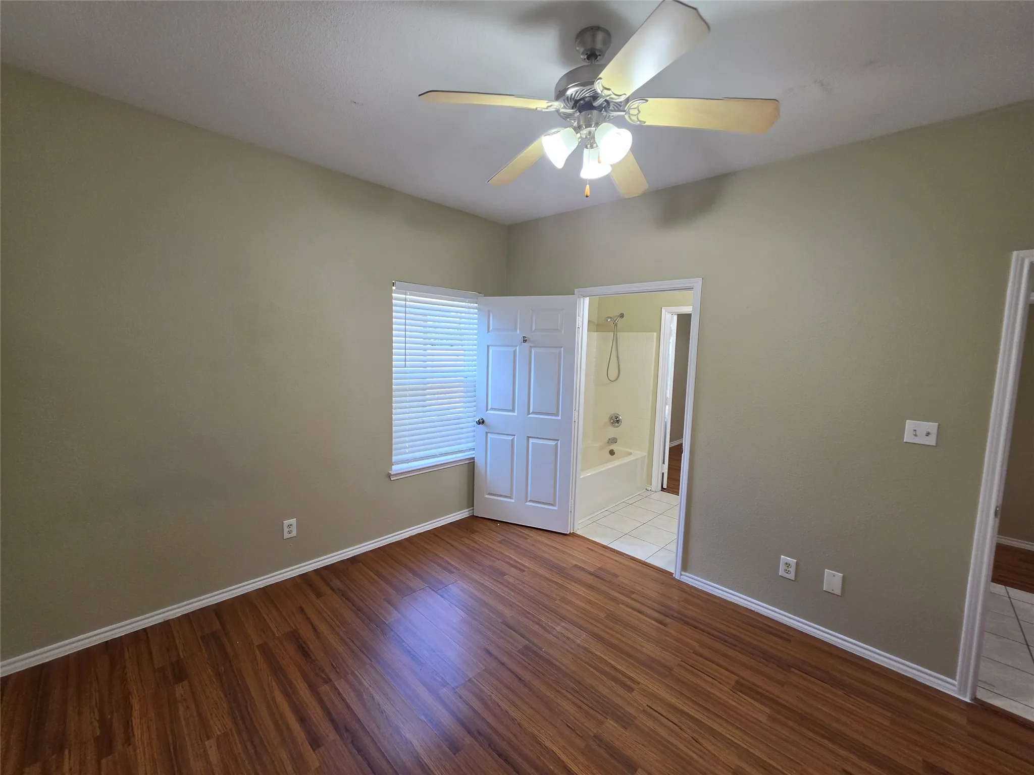 Duplex For Rent in Dallas County , 911 Lake Drive, Grand Prairie, Texas 75051, 3 Bedroom, 2 Bathroom, 1 Garage spaces, 1,276 Sqft, built in 2003, mls#21368893, Real Estate Agent in Grand Prairie, Homes For Rent in Dallas county, Homes For Rent in Grand Prairie, Realtor in Grand Prairie Texas, Real Estate Brokerage Independent Realty Texas, Luminita Cordes Realtor