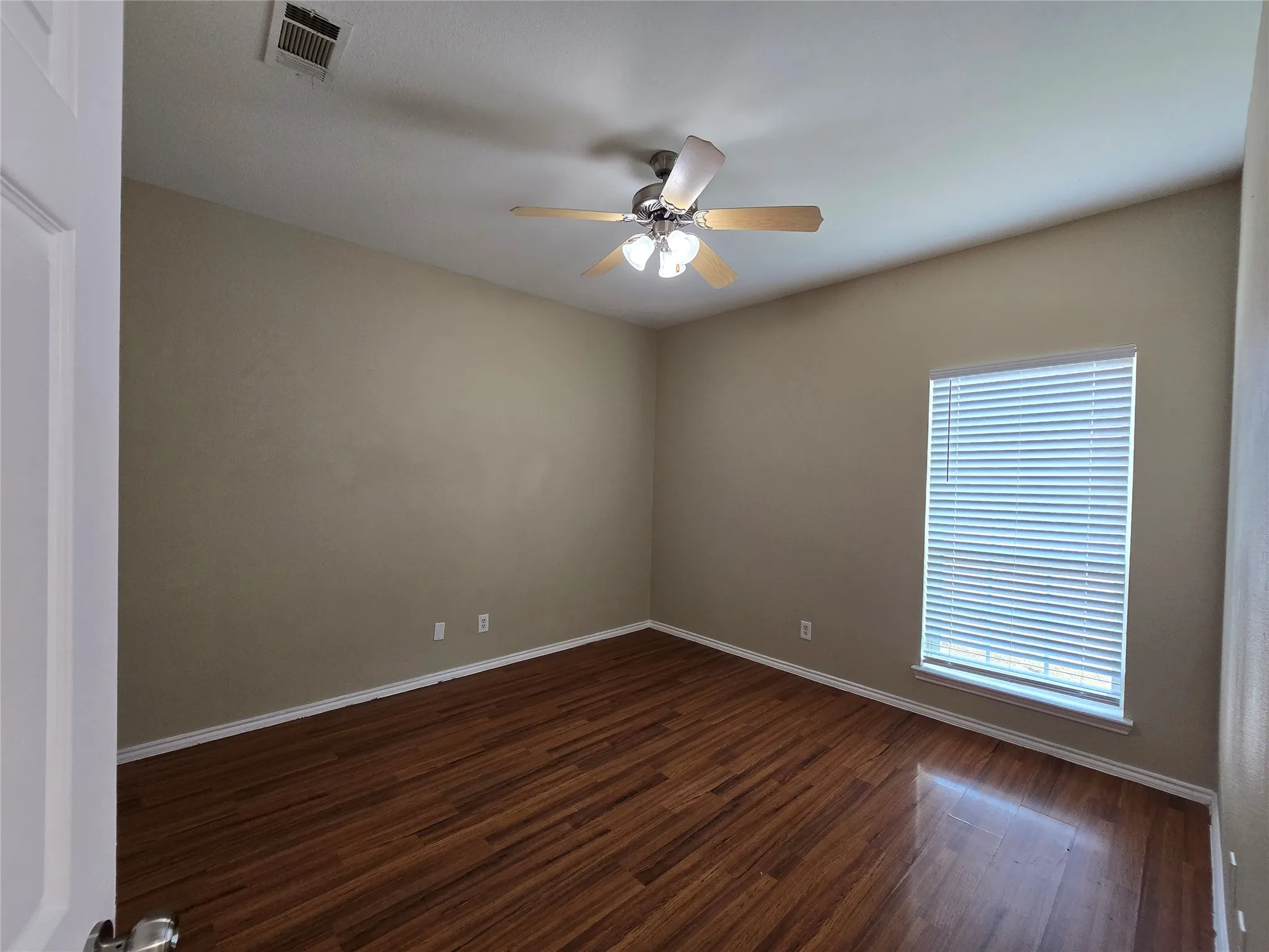 Duplex For Rent in Dallas County , 911 Lake Drive, Grand Prairie, Texas 75051, 3 Bedroom, 2 Bathroom, 1 Garage spaces, 1,276 Sqft, built in 2003, mls#21368893, Real Estate Agent in Grand Prairie, Homes For Rent in Dallas county, Homes For Rent in Grand Prairie, Realtor in Grand Prairie Texas, Real Estate Brokerage Independent Realty Texas, Luminita Cordes Realtor