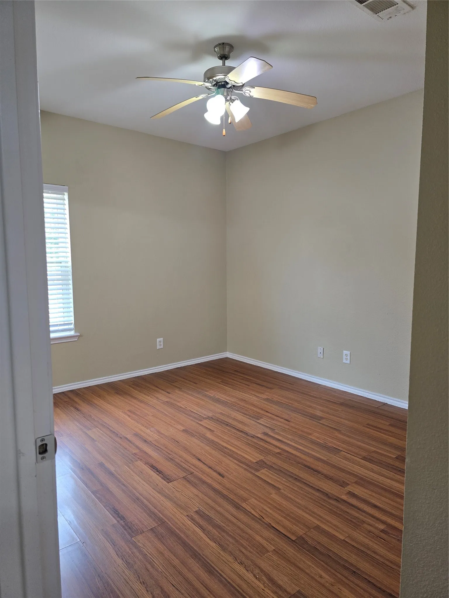 Duplex For Rent in Dallas County , 911 Lake Drive, Grand Prairie, Texas 75051, 3 Bedroom, 2 Bathroom, 1 Garage spaces, 1,276 Sqft, built in 2003, mls#21368893, Real Estate Agent in Grand Prairie, Homes For Rent in Dallas county, Homes For Rent in Grand Prairie, Realtor in Grand Prairie Texas, Real Estate Brokerage Independent Realty Texas, Luminita Cordes Realtor