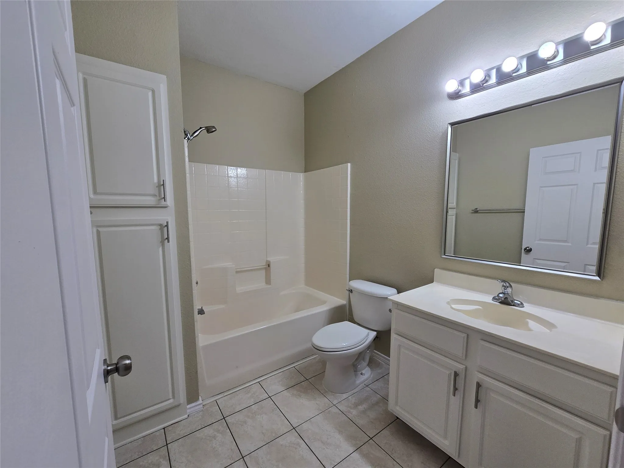 Duplex For Rent in Dallas County , 911 Lake Drive, Grand Prairie, Texas 75051, 3 Bedroom, 2 Bathroom, 1 Garage spaces, 1,276 Sqft, built in 2003, mls#21368893, Real Estate Agent in Grand Prairie, Homes For Rent in Dallas county, Homes For Rent in Grand Prairie, Realtor in Grand Prairie Texas, Real Estate Brokerage Independent Realty Texas, Luminita Cordes Realtor