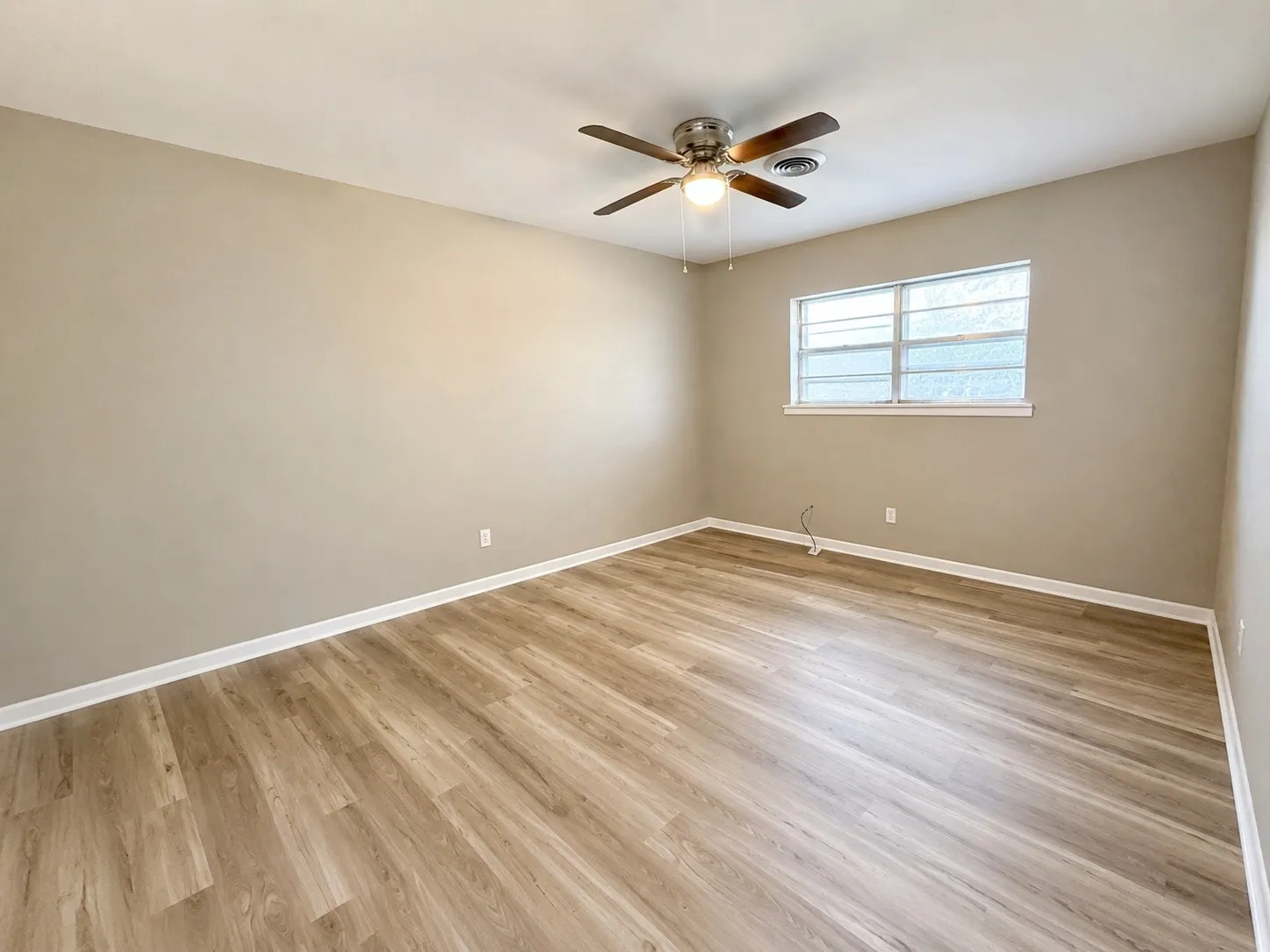 Single Family Residence For Sale in Haskell County , 909 N Avenue K, Haskell, Texas 79521, 3 Bedroom, 1 Bathroom, 1 Garage spaces, 1,184 Sqft, built in 1971, mls#21363335, Real Estate Agent in Haskell, Homes For Sale in Haskell county, Homes For Sale in Haskell, Realtor in Haskell Texas, Real Estate Brokerage Independent Realty Texas, Luminita Cordes Realtor