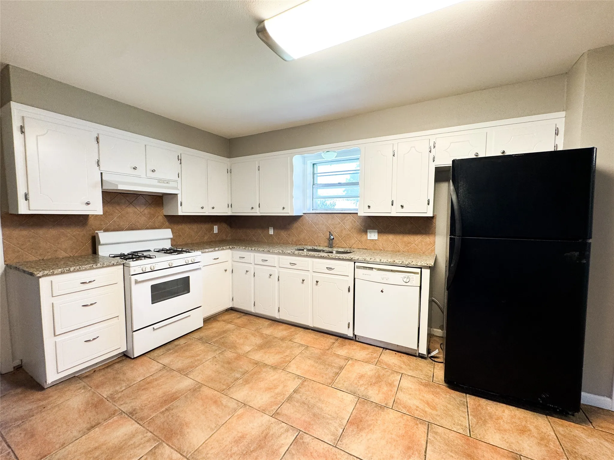 Single Family Residence For Sale in Haskell County , 909 N Avenue K, Haskell, Texas 79521, 3 Bedroom, 1 Bathroom, 1 Garage spaces, 1,184 Sqft, built in 1971, mls#21363335, Real Estate Agent in Haskell, Homes For Sale in Haskell county, Homes For Sale in Haskell, Realtor in Haskell Texas, Real Estate Brokerage Independent Realty Texas, Luminita Cordes Realtor