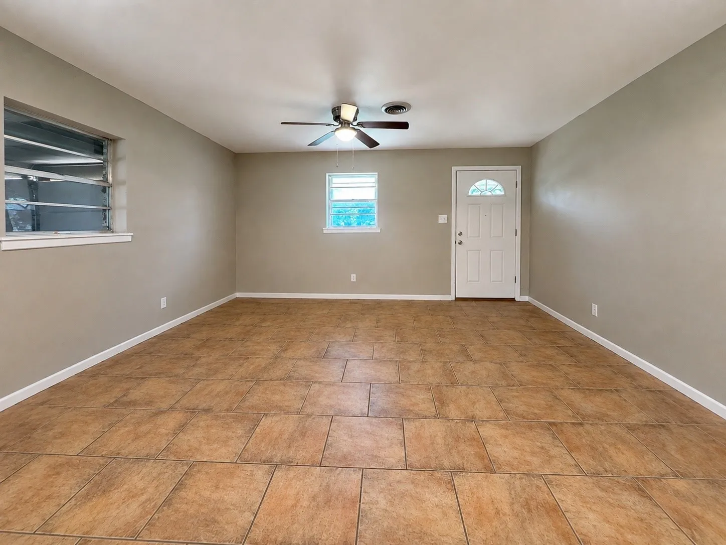 Single Family Residence For Sale in Haskell County , 909 N Avenue K, Haskell, Texas 79521, 3 Bedroom, 1 Bathroom, 1 Garage spaces, 1,184 Sqft, built in 1971, mls#21363335, Real Estate Agent in Haskell, Homes For Sale in Haskell county, Homes For Sale in Haskell, Realtor in Haskell Texas, Real Estate Brokerage Independent Realty Texas, Luminita Cordes Realtor