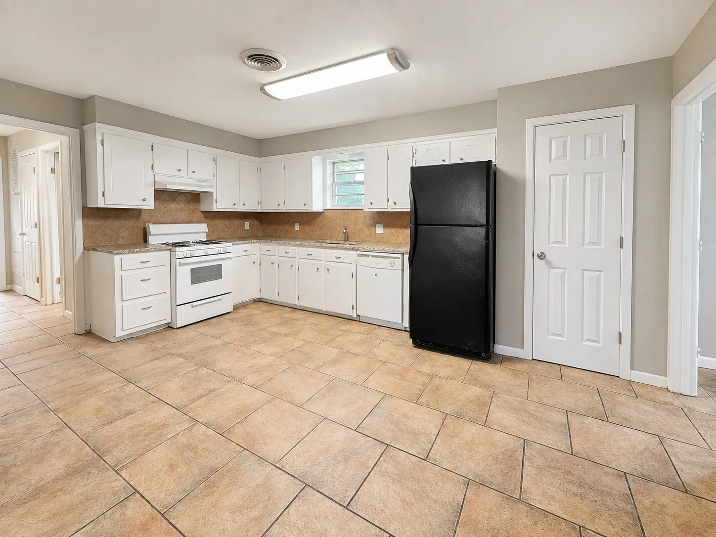 Single Family Residence For Sale in Haskell County , 909 N Avenue K, Haskell, Texas 79521, 3 Bedroom, 1 Bathroom, 1 Garage spaces, 1,184 Sqft, built in 1971, mls#21363335, Real Estate Agent in Haskell, Homes For Sale in Haskell county, Homes For Sale in Haskell, Realtor in Haskell Texas, Real Estate Brokerage Independent Realty Texas, Luminita Cordes Realtor