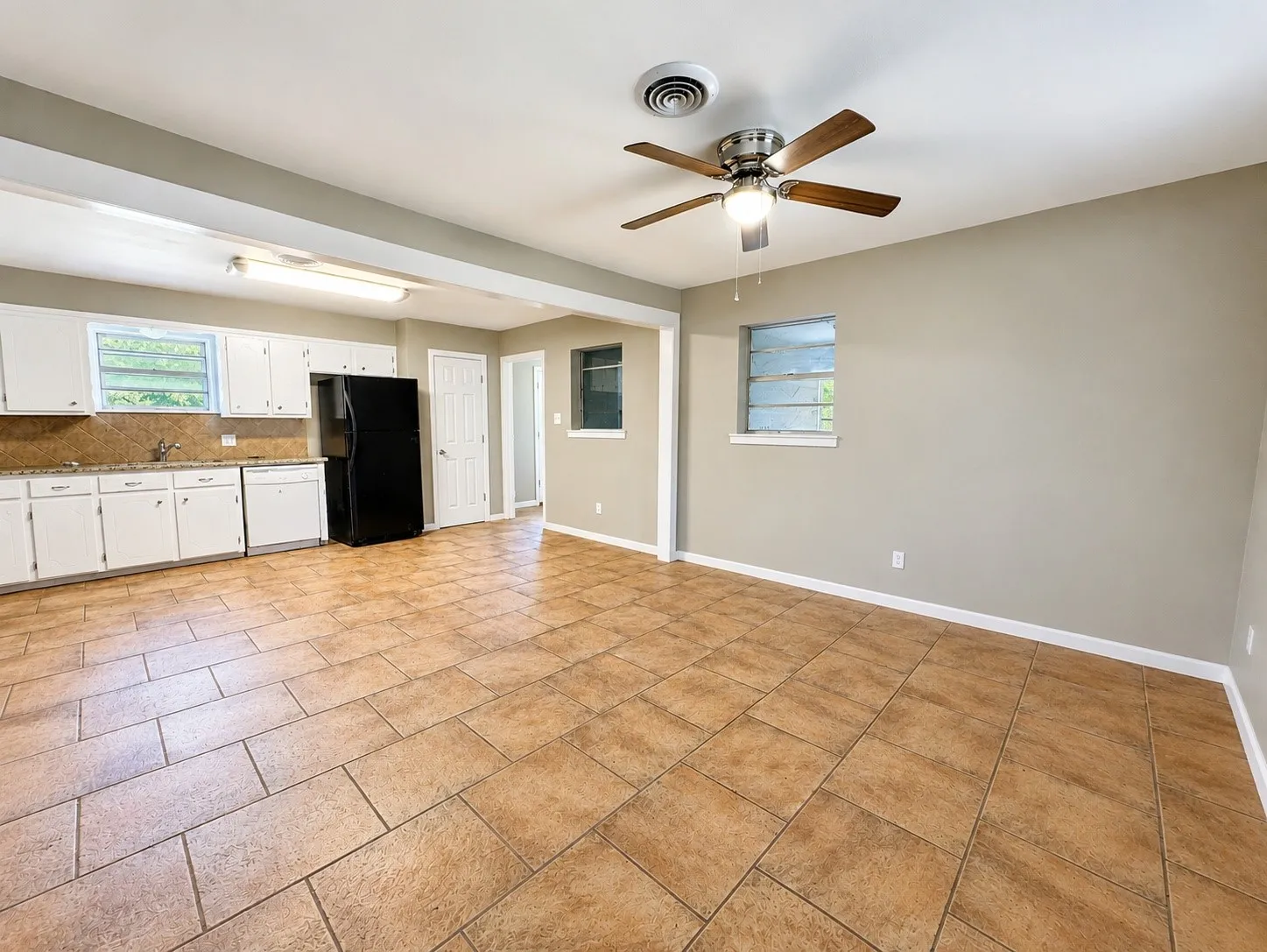Single Family Residence For Sale in Haskell County , 909 N Avenue K, Haskell, Texas 79521, 3 Bedroom, 1 Bathroom, 1 Garage spaces, 1,184 Sqft, built in 1971, mls#21363335, Real Estate Agent in Haskell, Homes For Sale in Haskell county, Homes For Sale in Haskell, Realtor in Haskell Texas, Real Estate Brokerage Independent Realty Texas, Luminita Cordes Realtor