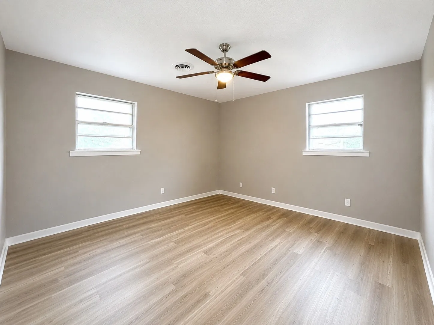 Single Family Residence For Sale in Haskell County , 909 N Avenue K, Haskell, Texas 79521, 3 Bedroom, 1 Bathroom, 1 Garage spaces, 1,184 Sqft, built in 1971, mls#21363335, Real Estate Agent in Haskell, Homes For Sale in Haskell county, Homes For Sale in Haskell, Realtor in Haskell Texas, Real Estate Brokerage Independent Realty Texas, Luminita Cordes Realtor