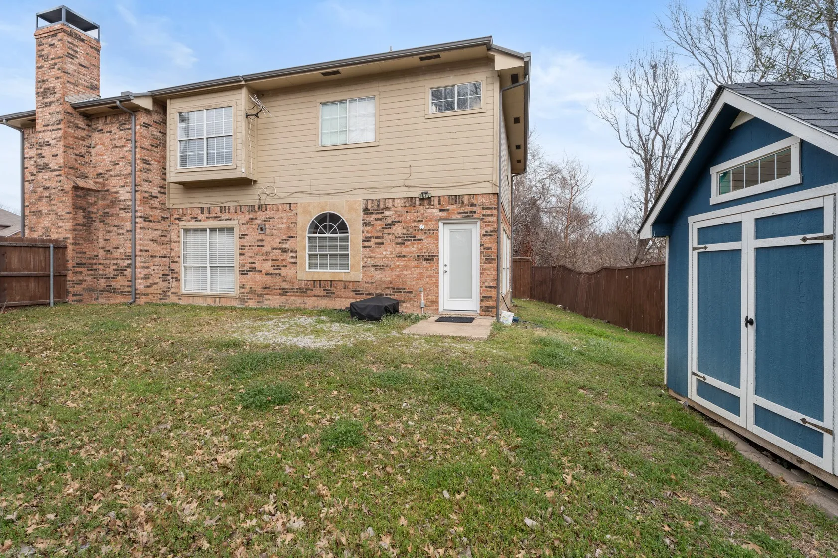 Single Family Residence For Sale in Dallas County , 2422 Whispering Cove Circle, Garland, Texas 75044, 3 Bedroom, 3 Bathroom, 2 Garage spaces, 2,158 Sqft, built in 1988, mls#21368895, Real Estate Agent in Garland, Homes For Sale in Dallas county, Homes For Sale in Garland, Realtor in Garland Texas, Real Estate Brokerage Independent Realty Texas, Luminita Cordes Realtor