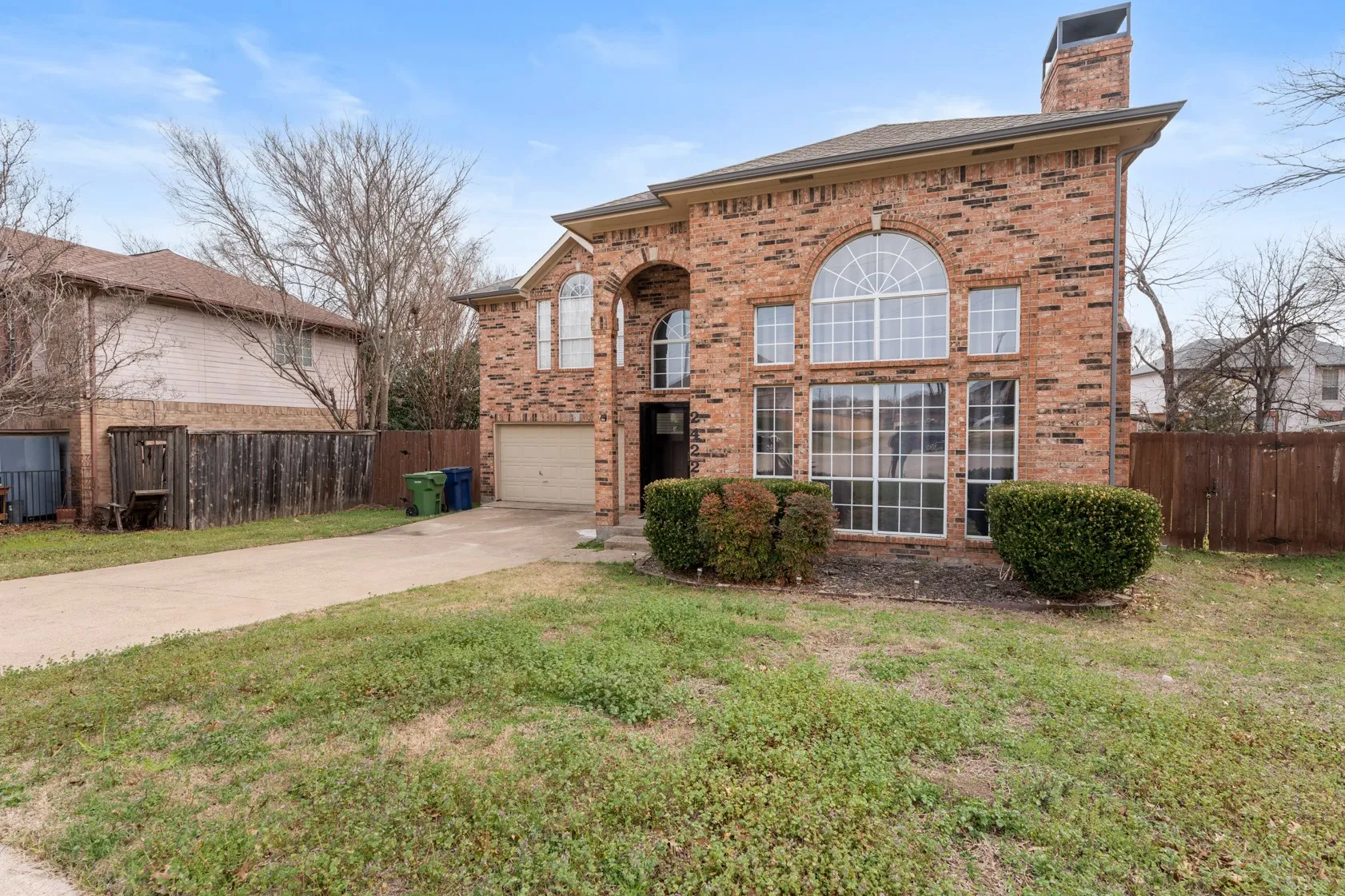 Single Family Residence For Sale in Dallas County , 2422 Whispering Cove Circle, Garland, Texas 75044, 3 Bedroom, 3 Bathroom, 2 Garage spaces, 2,158 Sqft, built in 1988, mls#21368895, Real Estate Agent in Garland, Homes For Sale in Dallas county, Homes For Sale in Garland, Realtor in Garland Texas, Real Estate Brokerage Independent Realty Texas, Luminita Cordes Realtor