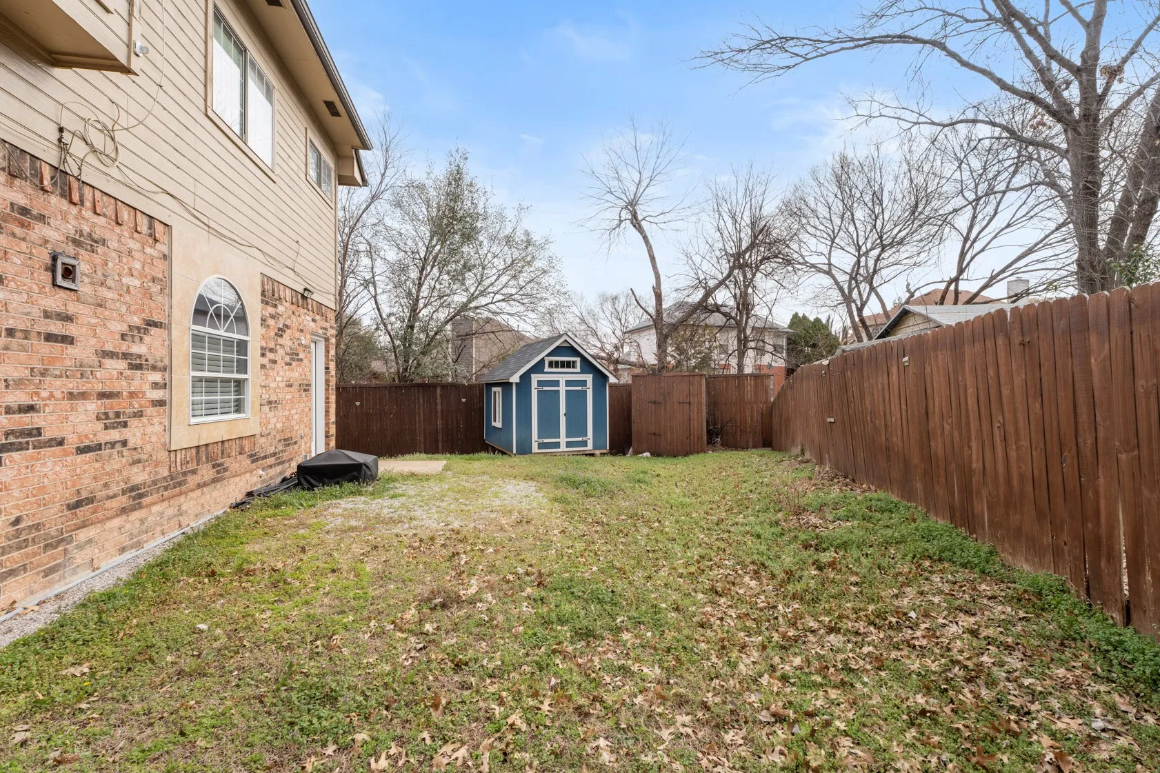 Single Family Residence For Sale in Dallas County , 2422 Whispering Cove Circle, Garland, Texas 75044, 3 Bedroom, 3 Bathroom, 2 Garage spaces, 2,158 Sqft, built in 1988, mls#21368895, Real Estate Agent in Garland, Homes For Sale in Dallas county, Homes For Sale in Garland, Realtor in Garland Texas, Real Estate Brokerage Independent Realty Texas, Luminita Cordes Realtor