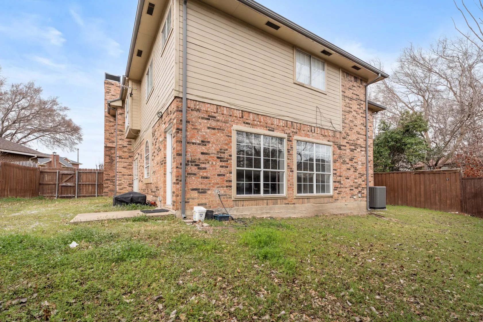 Single Family Residence For Sale in Dallas County , 2422 Whispering Cove Circle, Garland, Texas 75044, 3 Bedroom, 3 Bathroom, 2 Garage spaces, 2,158 Sqft, built in 1988, mls#21368895, Real Estate Agent in Garland, Homes For Sale in Dallas county, Homes For Sale in Garland, Realtor in Garland Texas, Real Estate Brokerage Independent Realty Texas, Luminita Cordes Realtor