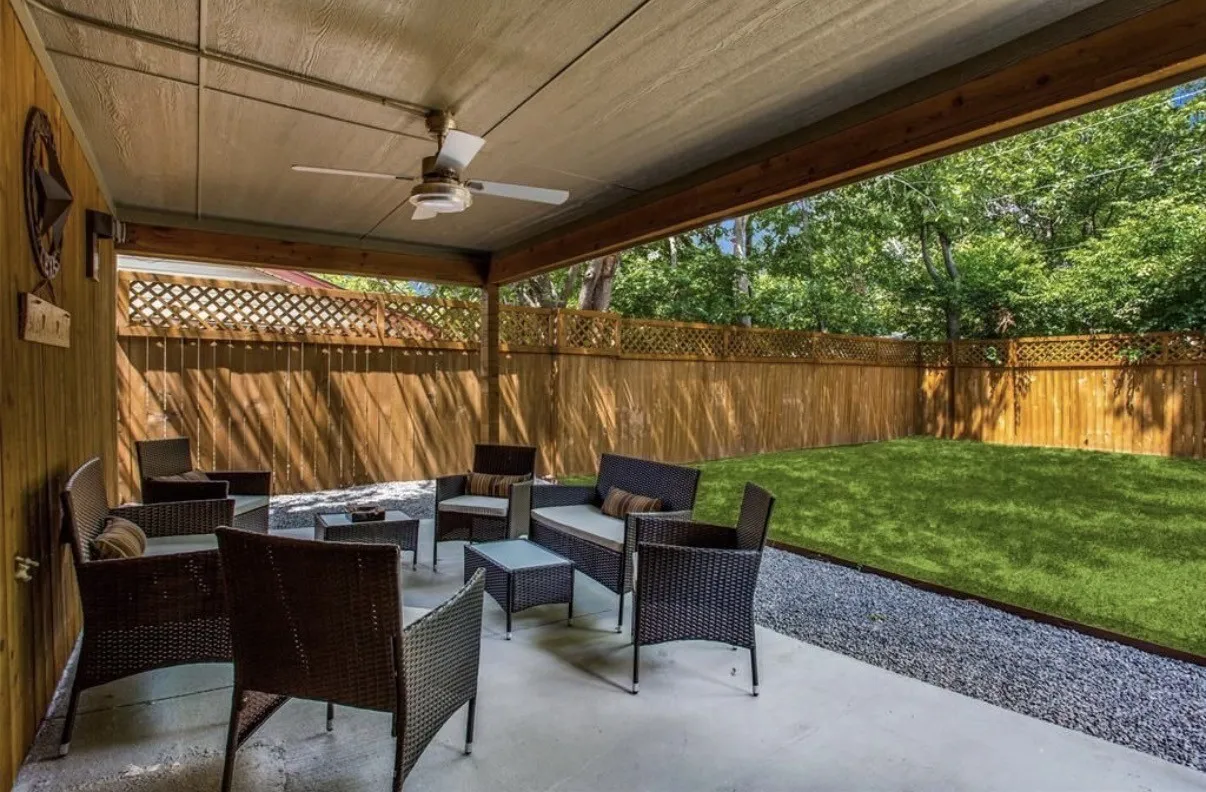 Single Family Residence For Sale in Tarrant County , 875 Lovers Lane, Grapevine, Texas 76051, 3 Bedroom, 2 Bathroom, 1 Garage spaces, 1,520 Sqft, built in 1967, mls#21365446, Real Estate Agent in Grapevine, Homes For Sale in Tarrant county, Homes For Sale in Grapevine, Realtor in Grapevine Texas, Real Estate Brokerage Independent Realty Texas, Luminita Cordes Realtor