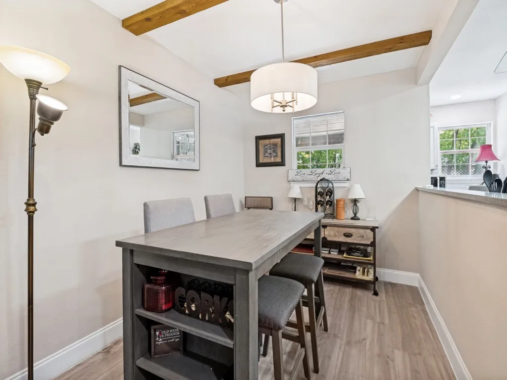 Single Family Residence For Sale in Tarrant County , 875 Lovers Lane, Grapevine, Texas 76051, 3 Bedroom, 2 Bathroom, 1 Garage spaces, 1,520 Sqft, built in 1967, mls#21365446, Real Estate Agent in Grapevine, Homes For Sale in Tarrant county, Homes For Sale in Grapevine, Realtor in Grapevine Texas, Real Estate Brokerage Independent Realty Texas, Luminita Cordes Realtor