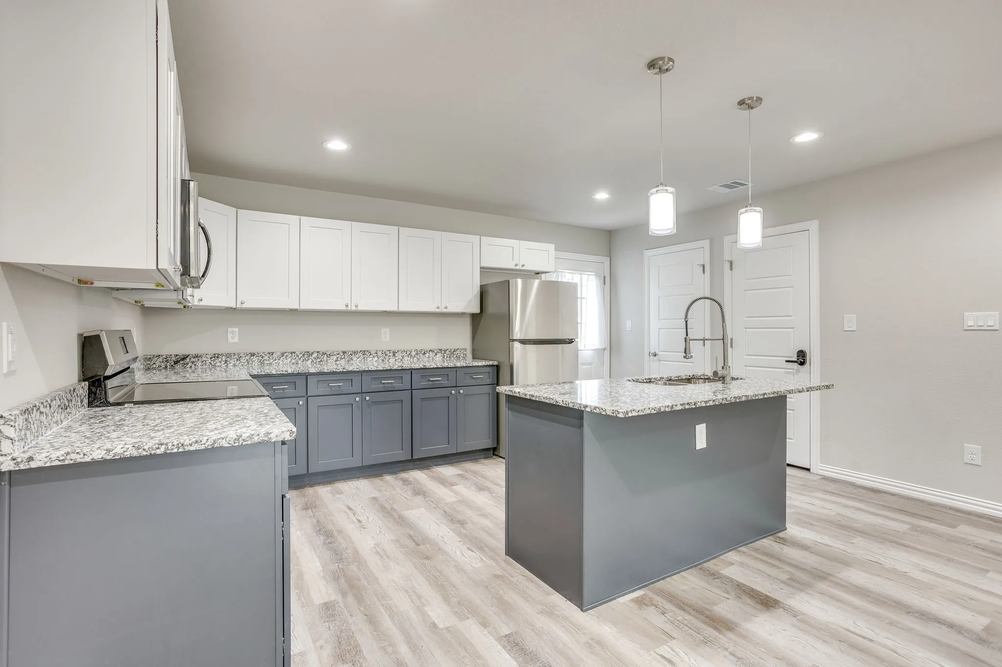 Duplex For Rent in Tarrant County , 931 River Road, Fort Worth, Texas 76114, 2 Bedroom, 3 Bathroom, Garage spaces, 1,170 Sqft, built in 2024, mls#21368433, Real Estate Agent in Fort Worth, Homes For Rent in Tarrant county, Homes For Rent in Fort Worth, Realtor in Fort Worth Texas, Real Estate Brokerage Independent Realty Texas, Luminita Cordes Realtor
