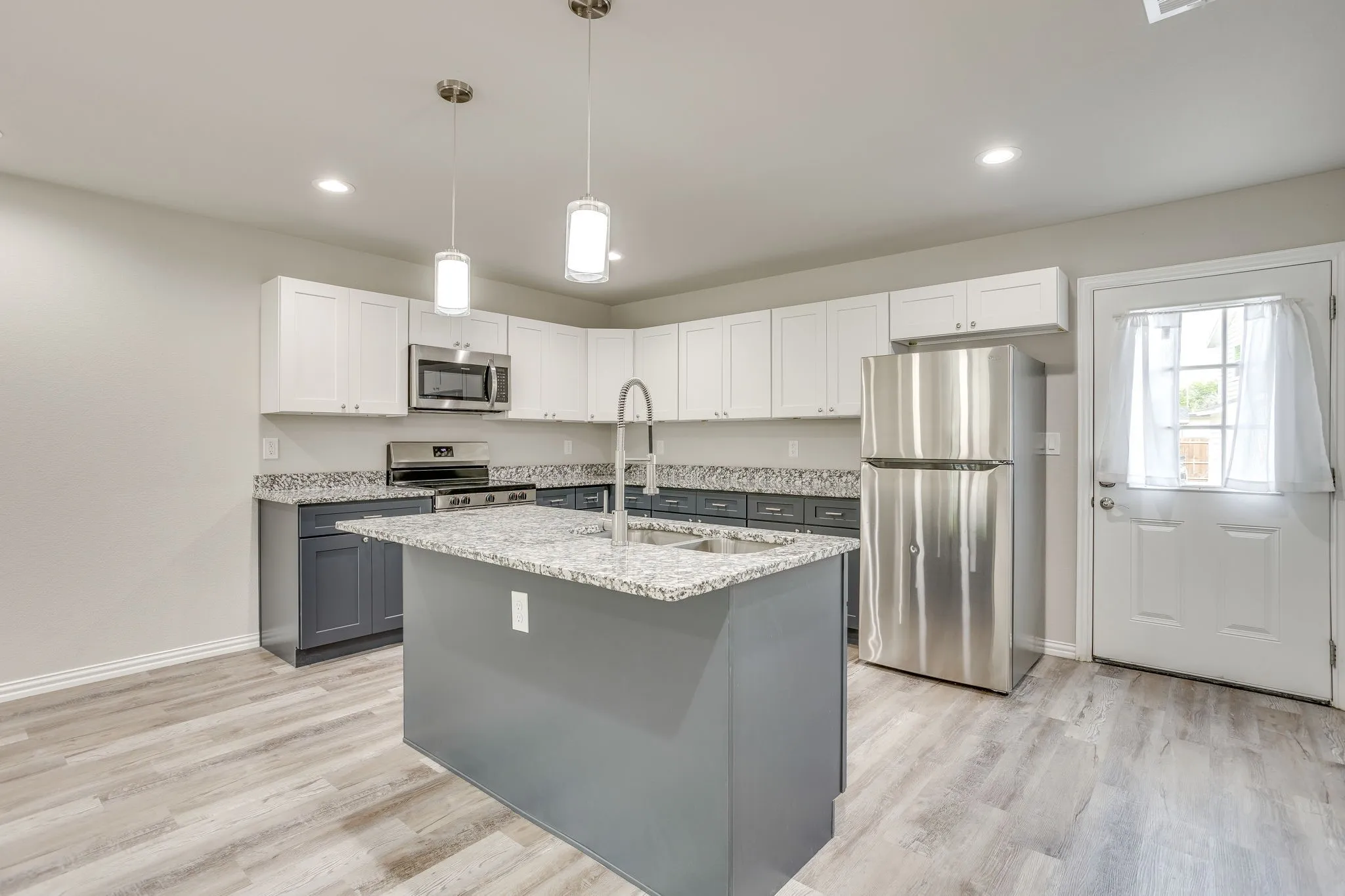 Duplex For Rent in Tarrant County , 931 River Road, Fort Worth, Texas 76114, 2 Bedroom, 3 Bathroom, Garage spaces, 1,170 Sqft, built in 2024, mls#21368433, Real Estate Agent in Fort Worth, Homes For Rent in Tarrant county, Homes For Rent in Fort Worth, Realtor in Fort Worth Texas, Real Estate Brokerage Independent Realty Texas, Luminita Cordes Realtor