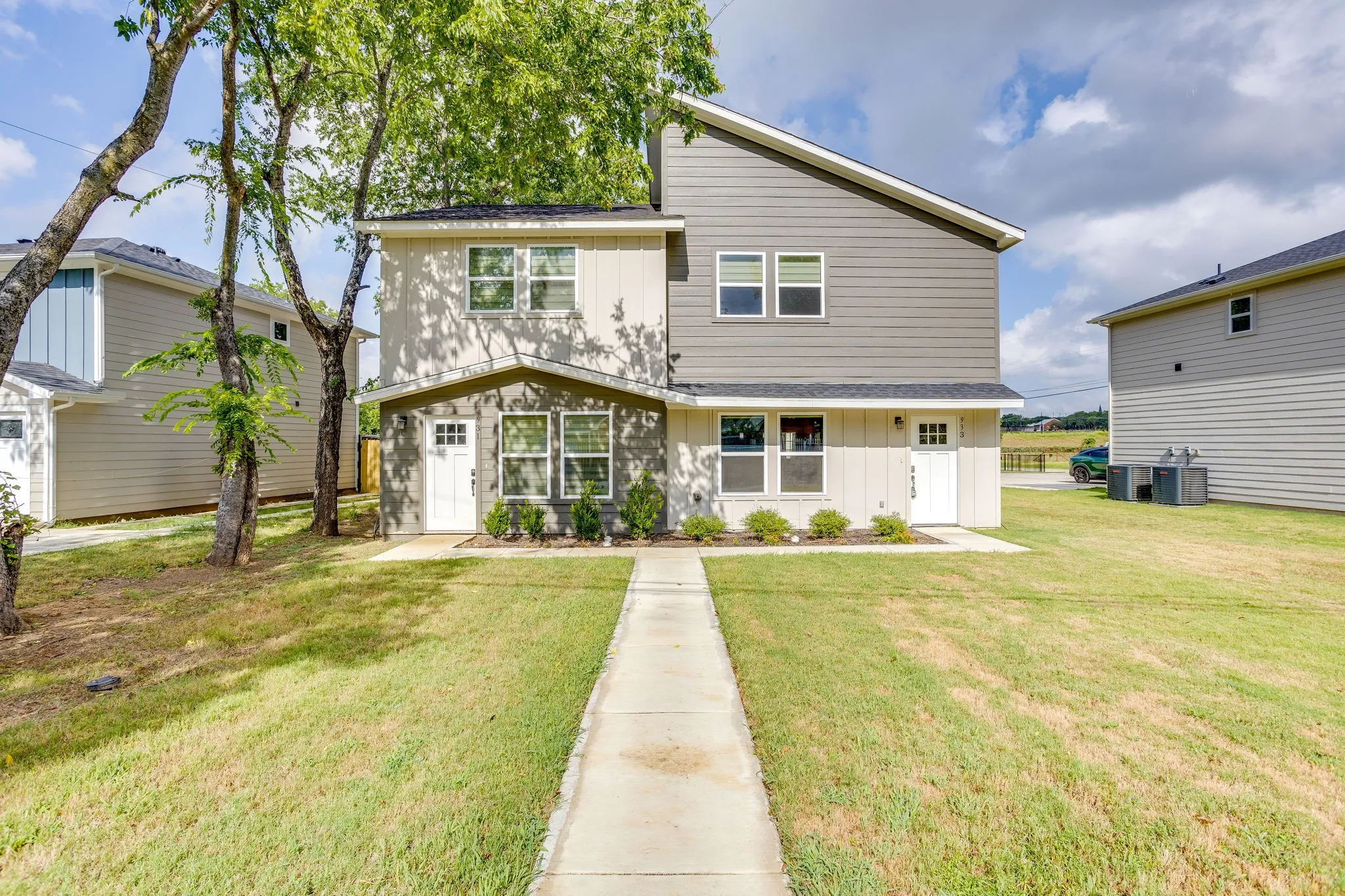 Duplex For Rent in Tarrant County , 931 River Road, Fort Worth, Texas 76114, 2 Bedroom, 3 Bathroom, Garage spaces, 1,170 Sqft, built in 2024, mls#21368433, Real Estate Agent in Fort Worth, Homes For Rent in Tarrant county, Homes For Rent in Fort Worth, Realtor in Fort Worth Texas, Real Estate Brokerage Independent Realty Texas, Luminita Cordes Realtor