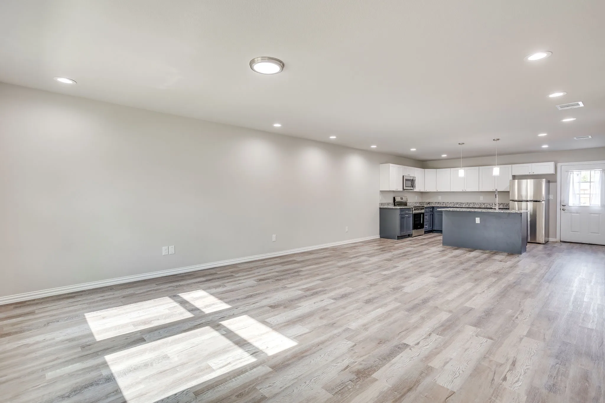 Duplex For Rent in Tarrant County , 931 River Road, Fort Worth, Texas 76114, 2 Bedroom, 3 Bathroom, Garage spaces, 1,170 Sqft, built in 2024, mls#21368433, Real Estate Agent in Fort Worth, Homes For Rent in Tarrant county, Homes For Rent in Fort Worth, Realtor in Fort Worth Texas, Real Estate Brokerage Independent Realty Texas, Luminita Cordes Realtor