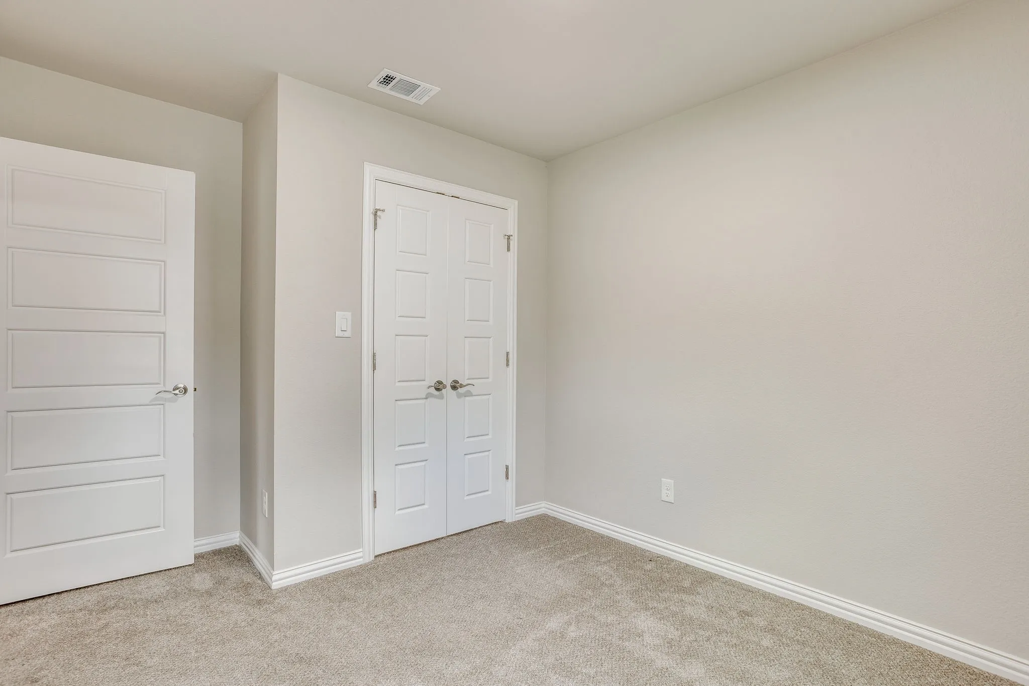 Duplex For Rent in Tarrant County , 931 River Road, Fort Worth, Texas 76114, 2 Bedroom, 3 Bathroom, Garage spaces, 1,170 Sqft, built in 2024, mls#21368433, Real Estate Agent in Fort Worth, Homes For Rent in Tarrant county, Homes For Rent in Fort Worth, Realtor in Fort Worth Texas, Real Estate Brokerage Independent Realty Texas, Luminita Cordes Realtor