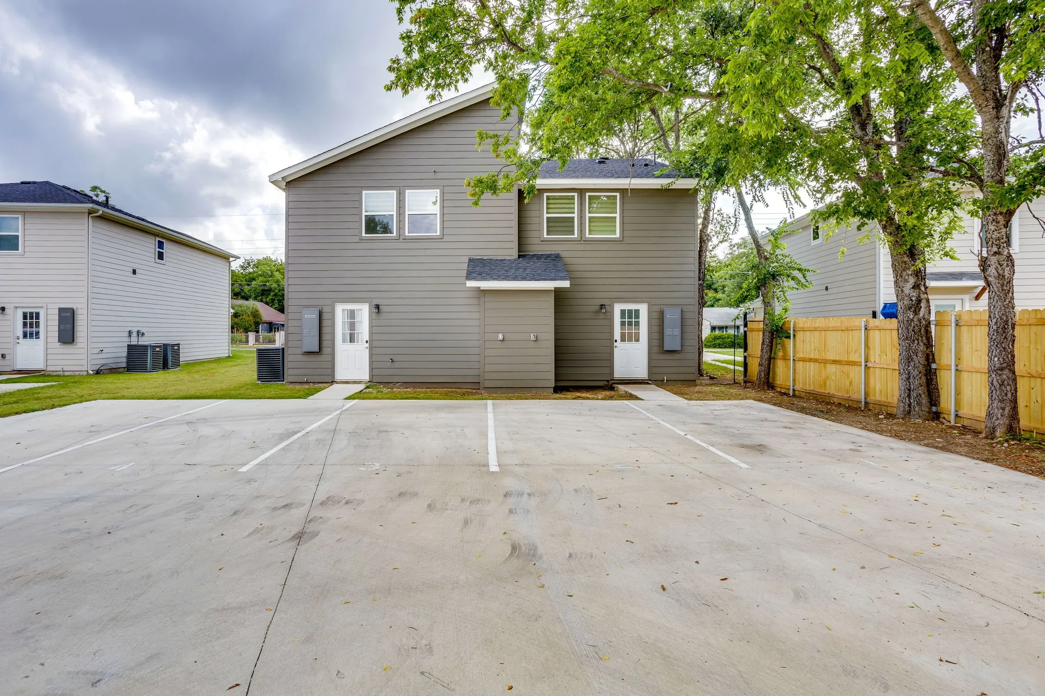 Duplex For Rent in Tarrant County , 931 River Road, Fort Worth, Texas 76114, 2 Bedroom, 3 Bathroom, Garage spaces, 1,170 Sqft, built in 2024, mls#21368433, Real Estate Agent in Fort Worth, Homes For Rent in Tarrant county, Homes For Rent in Fort Worth, Realtor in Fort Worth Texas, Real Estate Brokerage Independent Realty Texas, Luminita Cordes Realtor